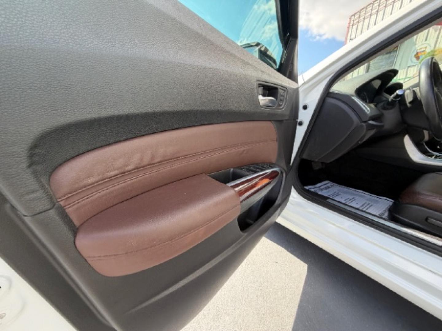 2015 White /Beige Acura RDX RDX (5J8TB3H37FL) , located at 4545 Spencer Hwy., Pasadena, 77504, (832) 266-1645, 29.666037, -95.173775 - Photo#9