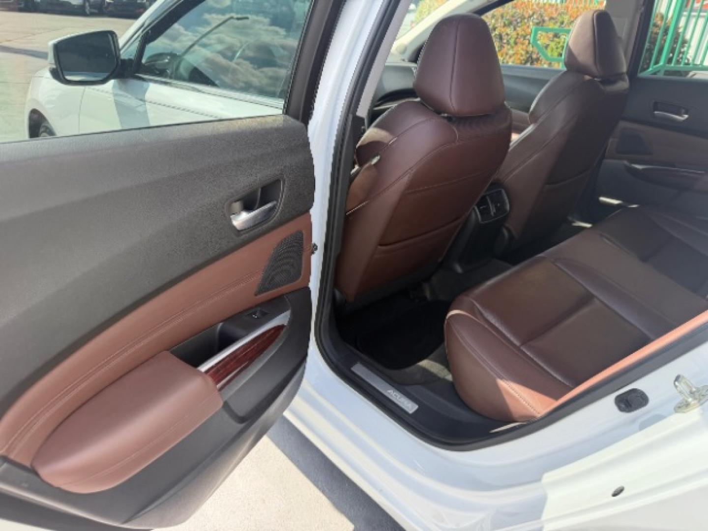 2015 White /Beige Acura RDX RDX (5J8TB3H37FL) , located at 4545 Spencer Hwy., Pasadena, 77504, (832) 266-1645, 29.666037, -95.173775 - Photo#5