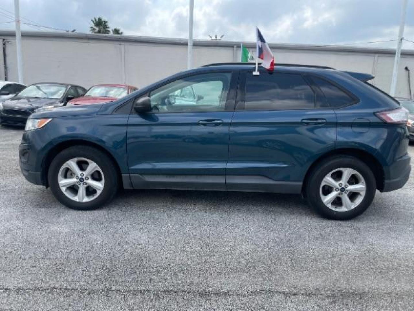 2016 Kona Blue Metallic Ford Edge SE FWD (2FMPK3G96GB) with an 2.0L L4 DOHC 16V engine, 6-Speed Automatic transmission, located at 4545 Spencer Hwy., Pasadena, 77504, (832) 266-1645, 29.666037, -95.173775 - Photo#2