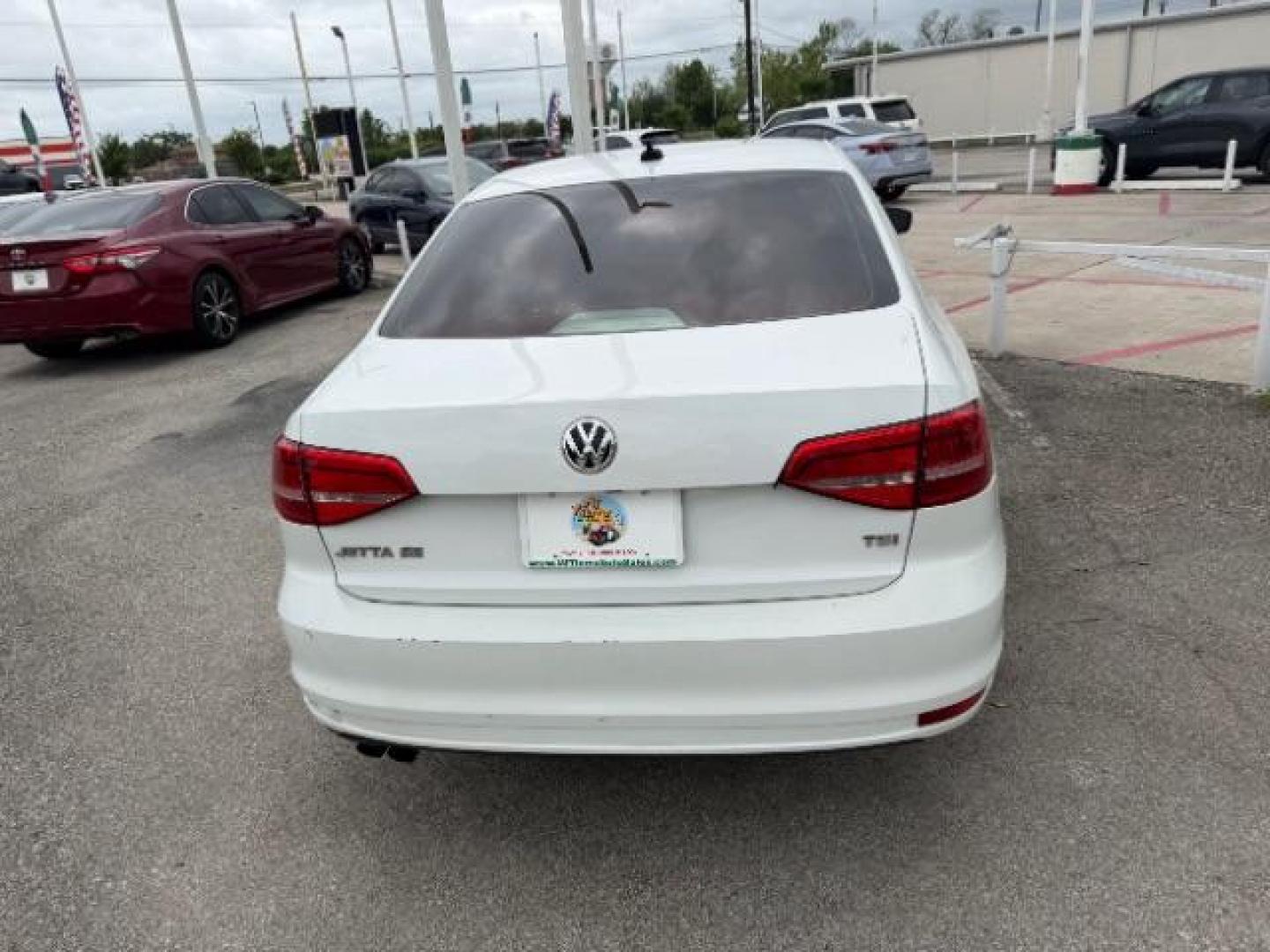 2015 Pure White /Titan Black, cloth Volkswagen Jetta SE 6A (3VWD07AJ9FM) with an 1.8L L4 DOHC 20V engine, 6-Speed Automatic transmission, located at 4545 Spencer Hwy., Pasadena, 77504, (832) 266-1645, 29.666037, -95.173775 - Photo#1