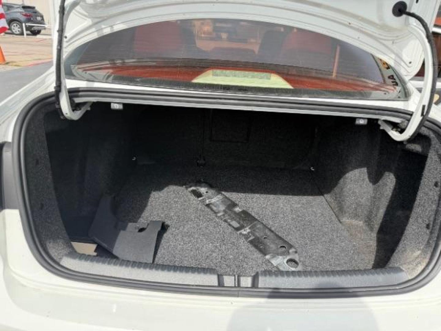 2015 Pure White /Titan Black, cloth Volkswagen Jetta SE 6A (3VWD07AJ9FM) with an 1.8L L4 DOHC 20V engine, 6-Speed Automatic transmission, located at 4545 Spencer Hwy., Pasadena, 77504, (832) 266-1645, 29.666037, -95.173775 - Photo#7