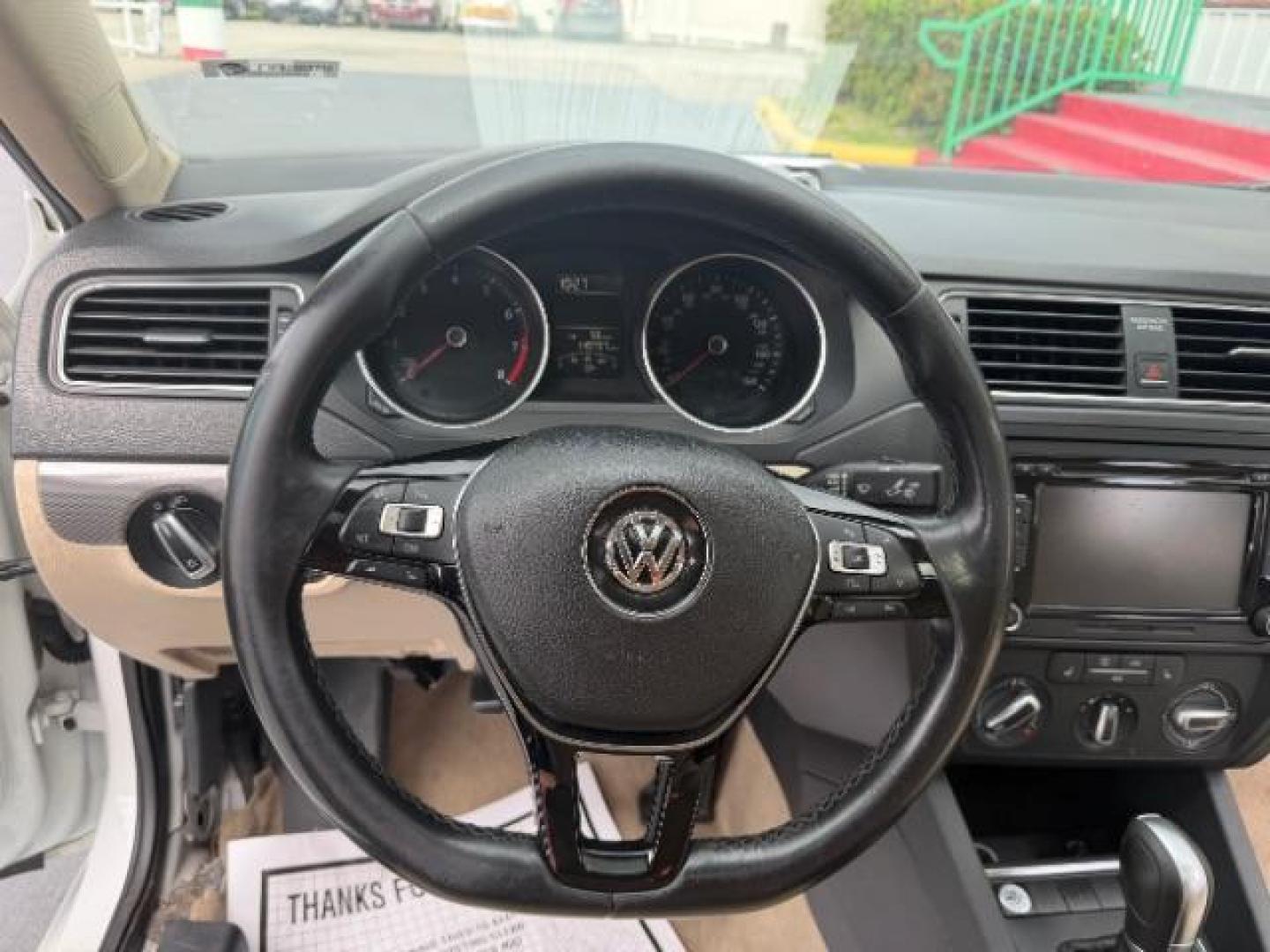 2015 Pure White /Titan Black, cloth Volkswagen Jetta SE 6A (3VWD07AJ9FM) with an 1.8L L4 DOHC 20V engine, 6-Speed Automatic transmission, located at 4545 Spencer Hwy., Pasadena, 77504, (832) 266-1645, 29.666037, -95.173775 - Photo#8