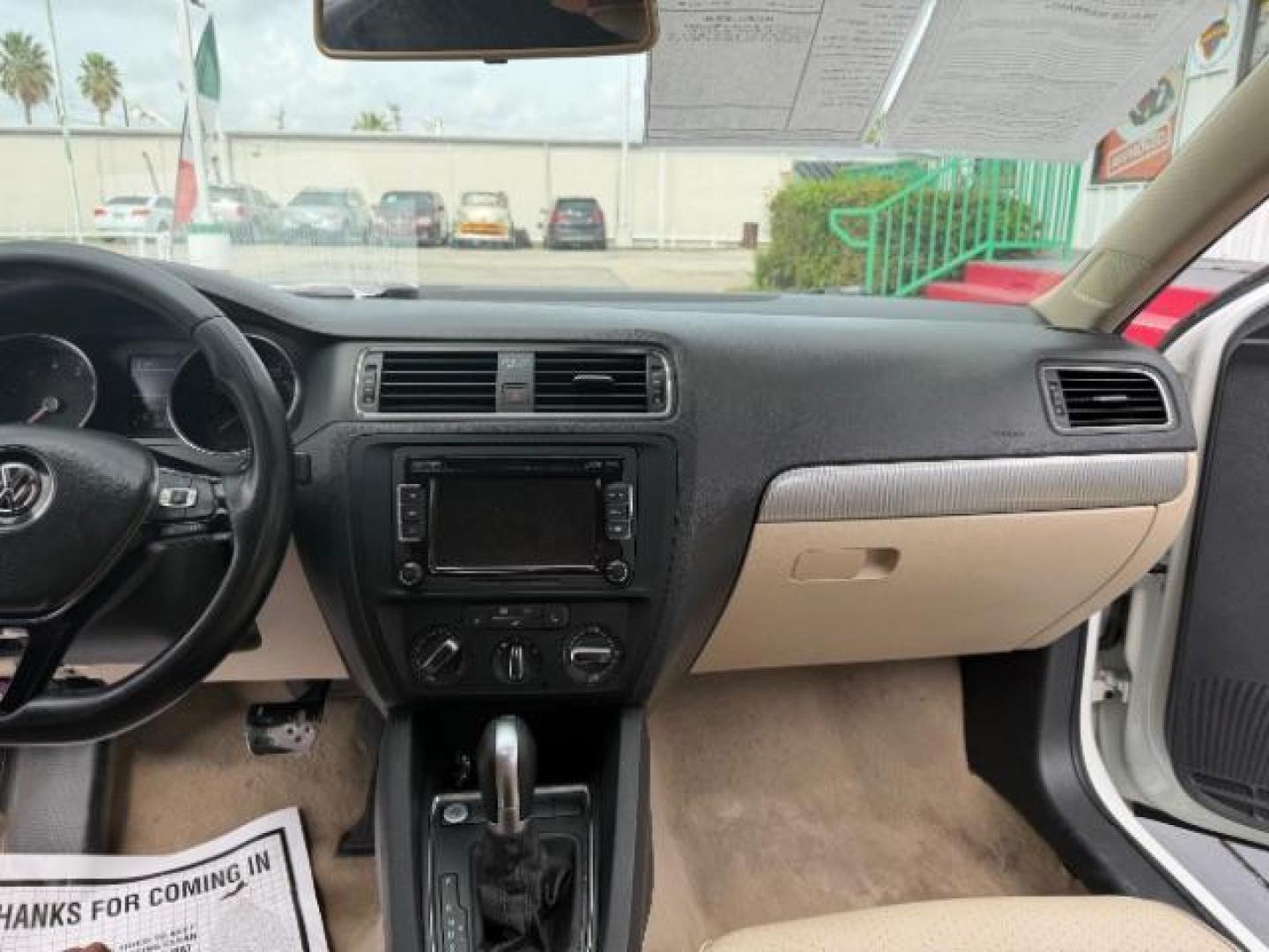 2015 Pure White /Titan Black, cloth Volkswagen Jetta SE 6A (3VWD07AJ9FM) with an 1.8L L4 DOHC 20V engine, 6-Speed Automatic transmission, located at 4545 Spencer Hwy., Pasadena, 77504, (832) 266-1645, 29.666037, -95.173775 - Photo#9