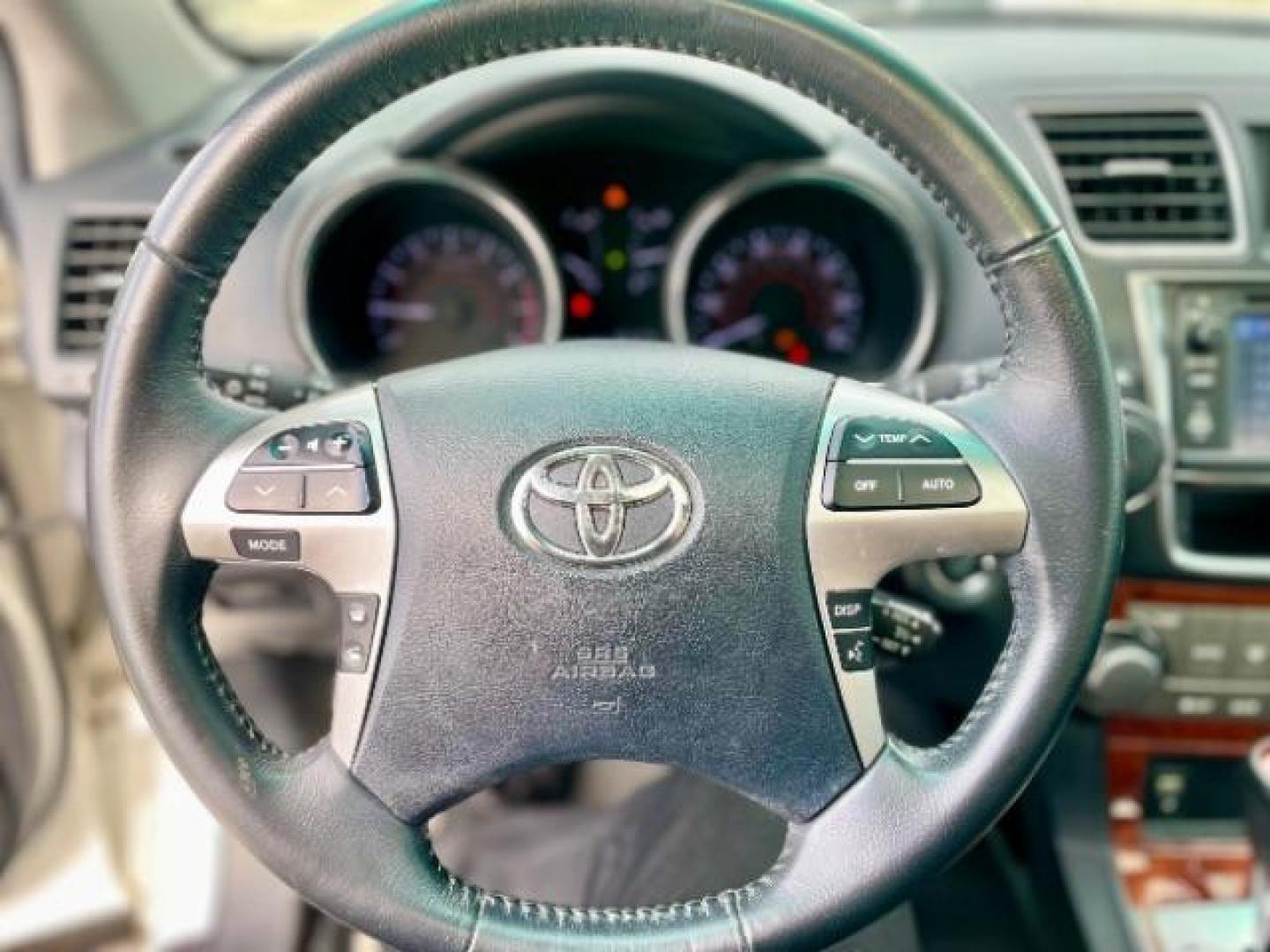 2013 WHITE Toyota Highlander Limited 2WD (5TDYK3EH7DS) with an 3.5L V6 DOHC 24V engine, 5-Speed Automatic transmission, located at 4545 Spencer Hwy., Pasadena, 77504, (832) 266-1645, 29.666037, -95.173775 - Photo#12