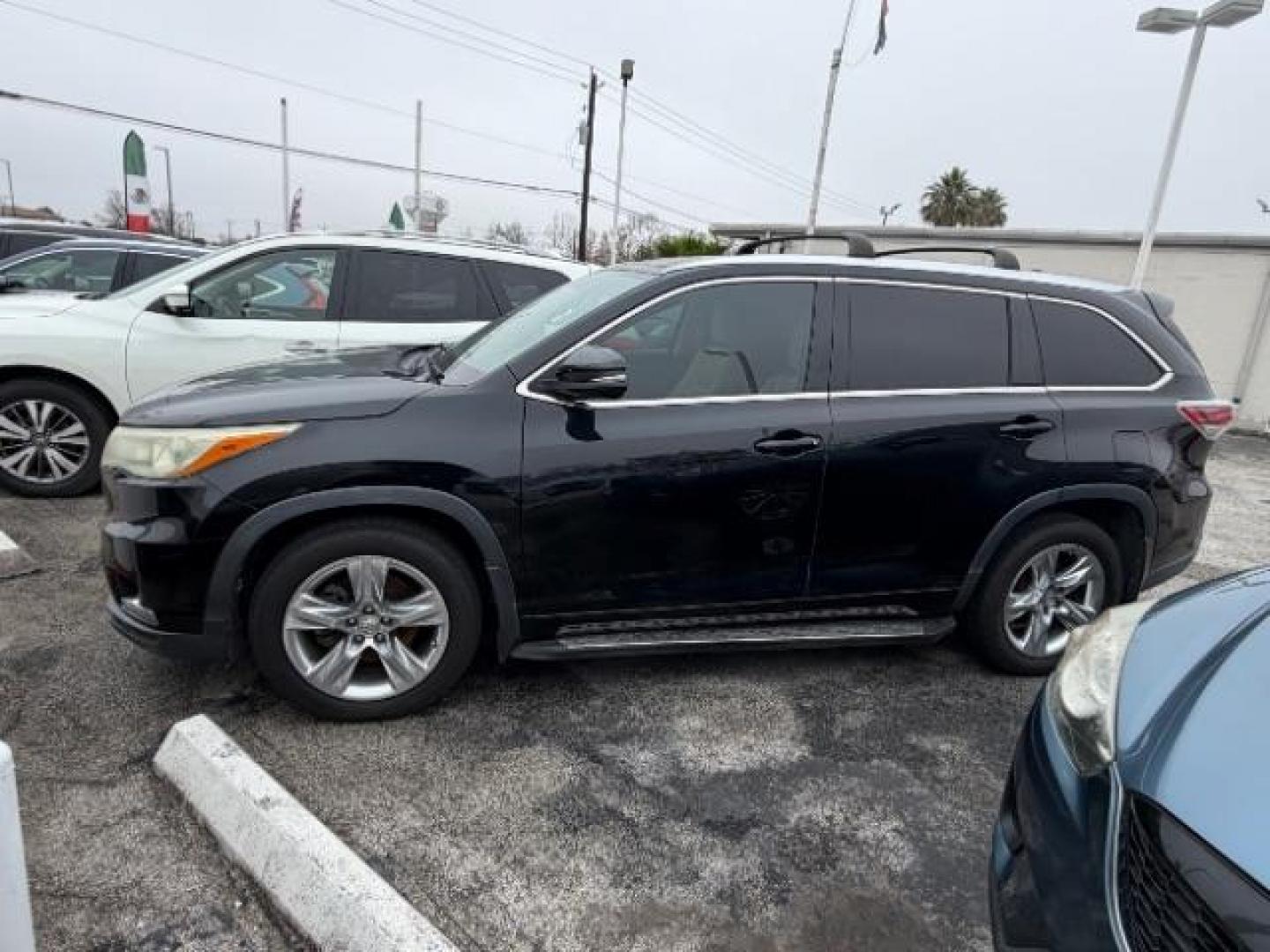 2015 Attitude Black Metal Toyota Highlander Limited FWD V6 (5TDYKRFH4FS) with an 3.5L V6 DOHC 24V engine, 6-Speed Automatic transmission, located at 4545 Spencer Hwy., Pasadena, 77504, (832) 266-1645, 29.666037, -95.173775 - Photo#1