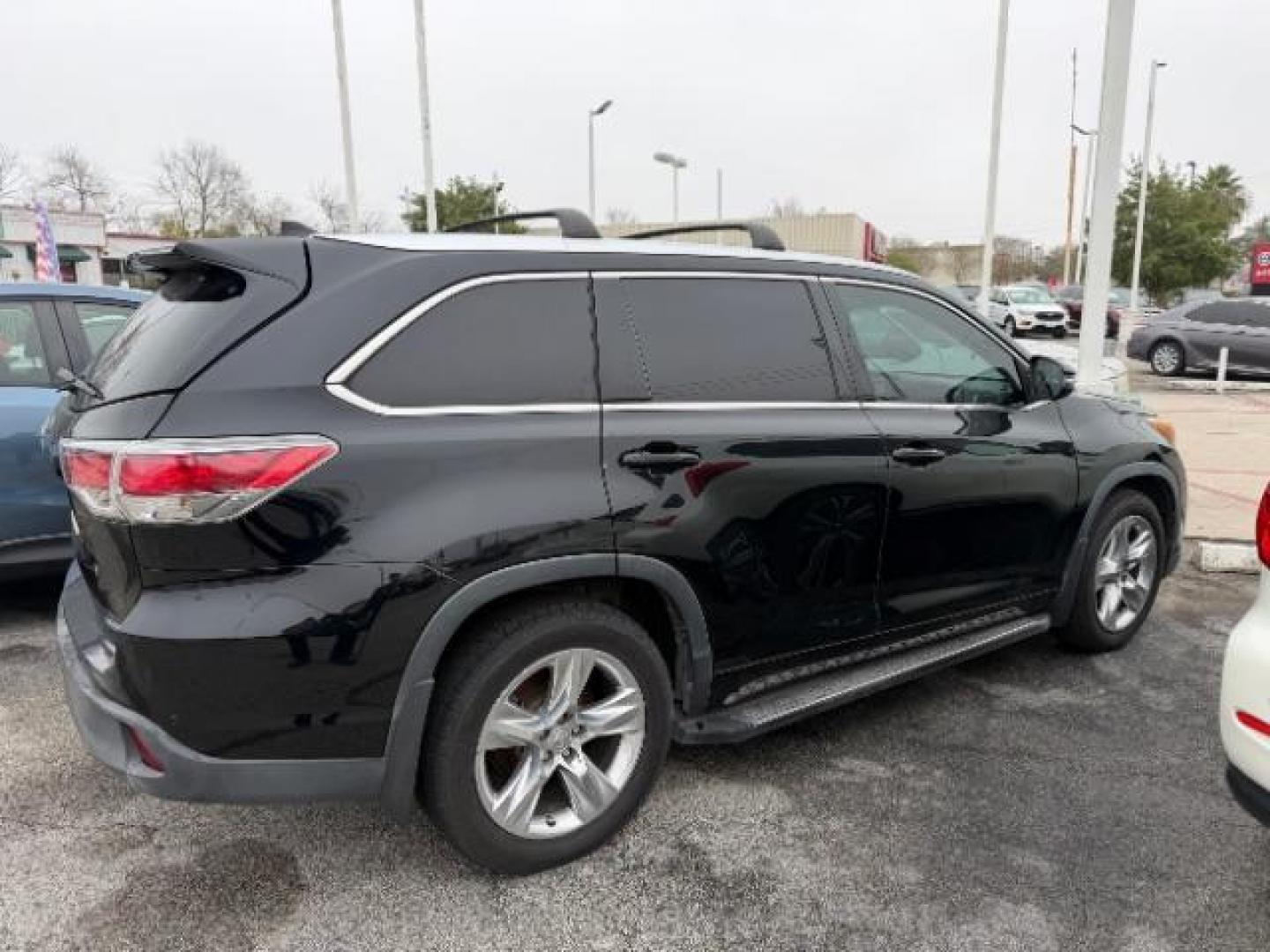 2015 Attitude Black Metal Toyota Highlander Limited FWD V6 (5TDYKRFH4FS) with an 3.5L V6 DOHC 24V engine, 6-Speed Automatic transmission, located at 4545 Spencer Hwy., Pasadena, 77504, (832) 266-1645, 29.666037, -95.173775 - Photo#2