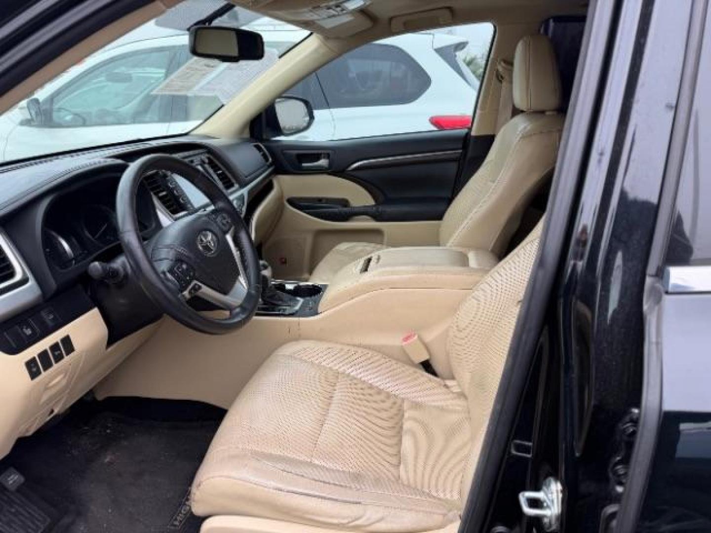2015 Attitude Black Metal Toyota Highlander Limited FWD V6 (5TDYKRFH4FS) with an 3.5L V6 DOHC 24V engine, 6-Speed Automatic transmission, located at 4545 Spencer Hwy., Pasadena, 77504, (832) 266-1645, 29.666037, -95.173775 - Photo#4