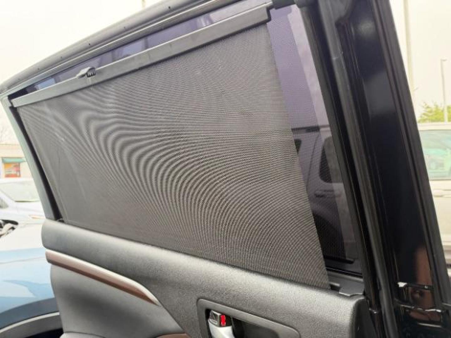 2015 Attitude Black Metal Toyota Highlander Limited FWD V6 (5TDYKRFH4FS) with an 3.5L V6 DOHC 24V engine, 6-Speed Automatic transmission, located at 4545 Spencer Hwy., Pasadena, 77504, (832) 266-1645, 29.666037, -95.173775 - Photo#7