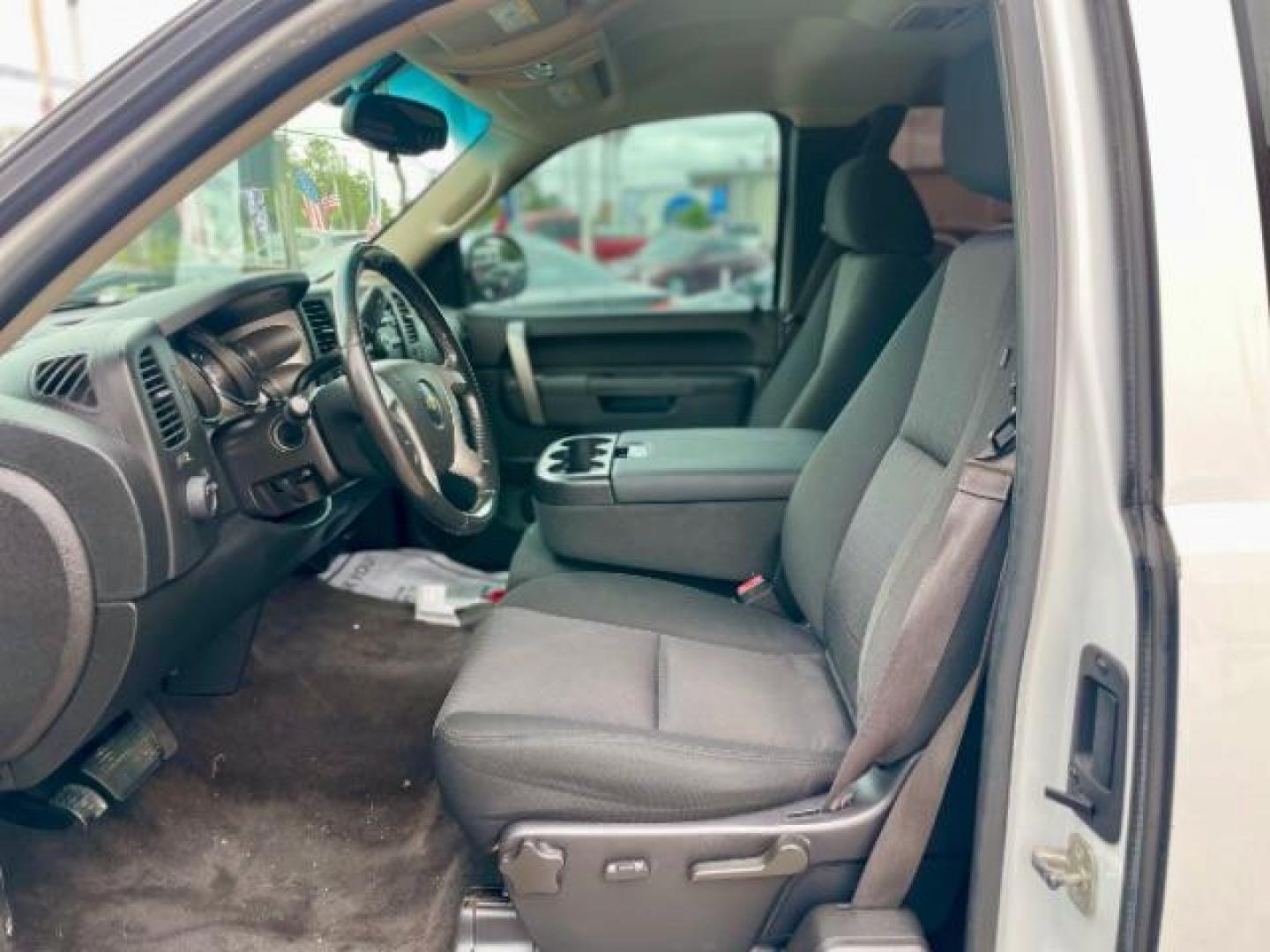 2013 Summit White /Ebony Cloth Interior Chevrolet Silverado 1500 LT Ext. Cab 2WD (1GCRCSE08DZ) with an 5.3L V8 OHV 16V FFV engine, located at 4545 Spencer Hwy., Pasadena, 77504, (832) 266-1645, 29.666037, -95.173775 - Photo#5