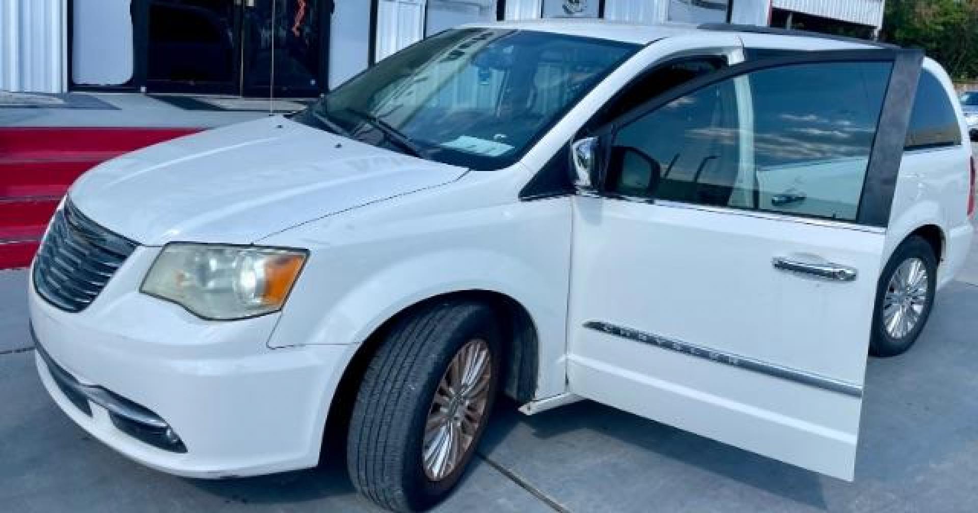 2011 Stone White /Dark Frost Beige/Med Chrysler Town and Country Touring-L (2A4RR8DG8BR) with an 3.6L V6 DOHC 24V engine, 6-Speed Automatic transmission, located at 4545 Spencer Hwy., Pasadena, 77504, (832) 266-1645, 29.666037, -95.173775 - Photo#0