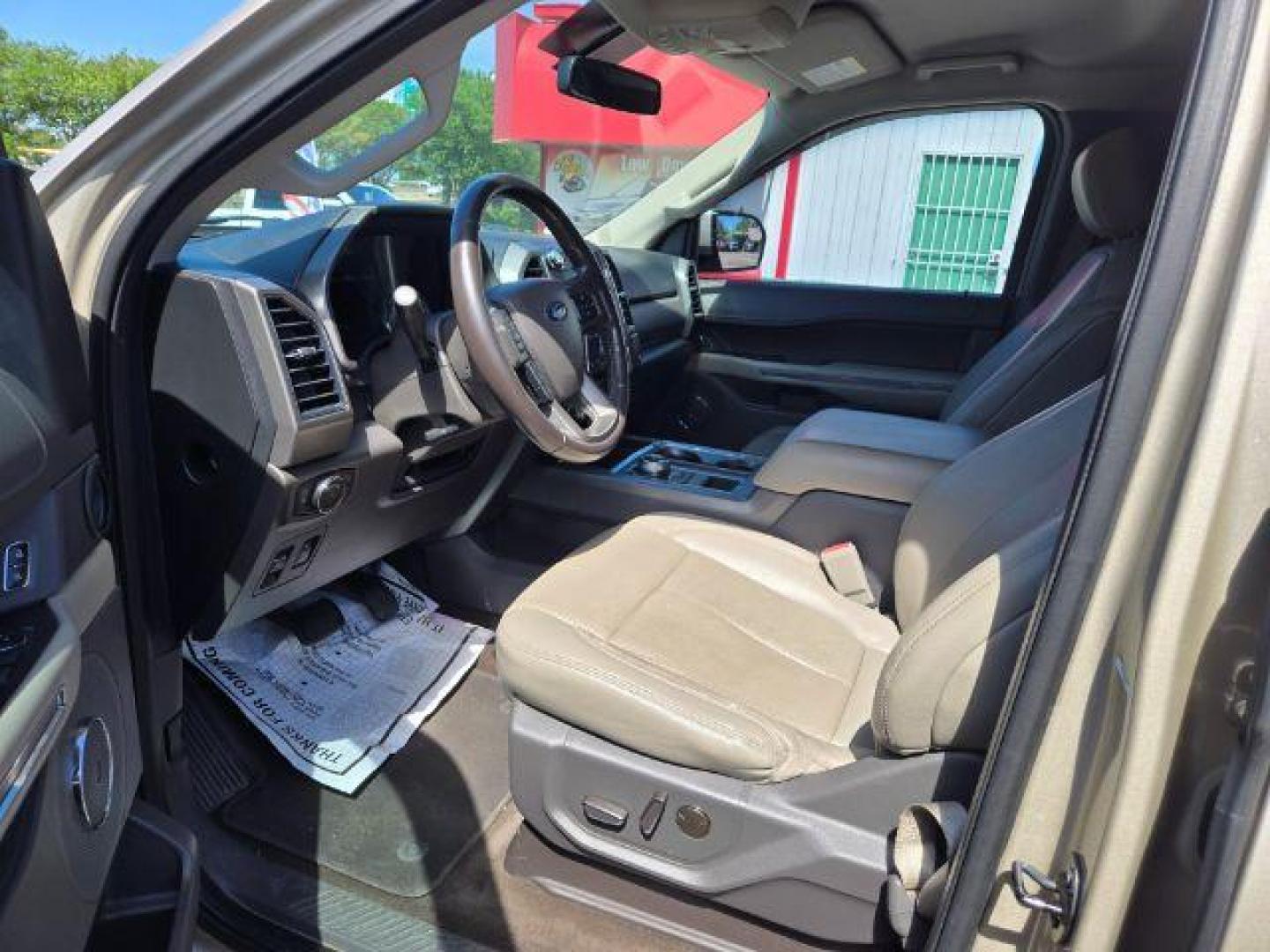 2018 White Gold Metallic Ford Expedition XLT 2WD (1FMJU1HT1JE) with an 3.5L V6 DOHC 24V FFV engine, 6-Speed Automatic transmission, located at 7935 Gulf Freeway, Houston, 77017, (832) 266-1645, 29.684393, -95.275665 - Photo#1