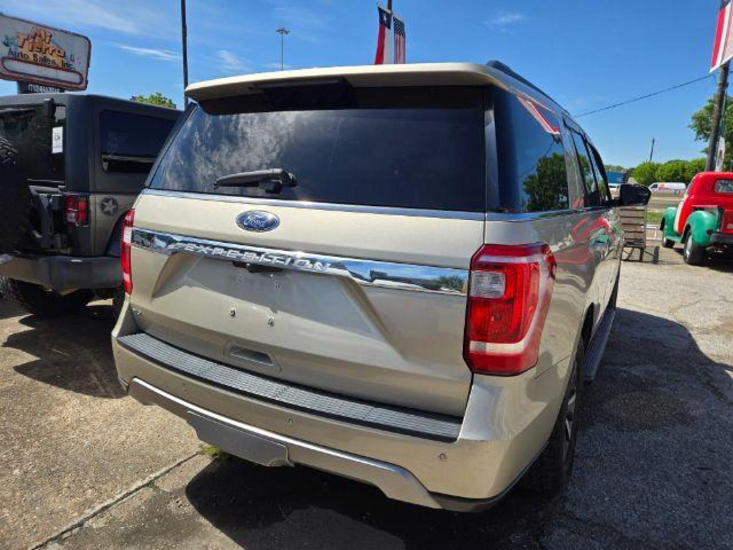 2018 White Gold Metallic Ford Expedition XLT 2WD (1FMJU1HT1JE) with an 3.5L V6 DOHC 24V FFV engine, 6-Speed Automatic transmission, located at 7935 Gulf Freeway, Houston, 77017, (832) 266-1645, 29.684393, -95.275665 - Photo#5