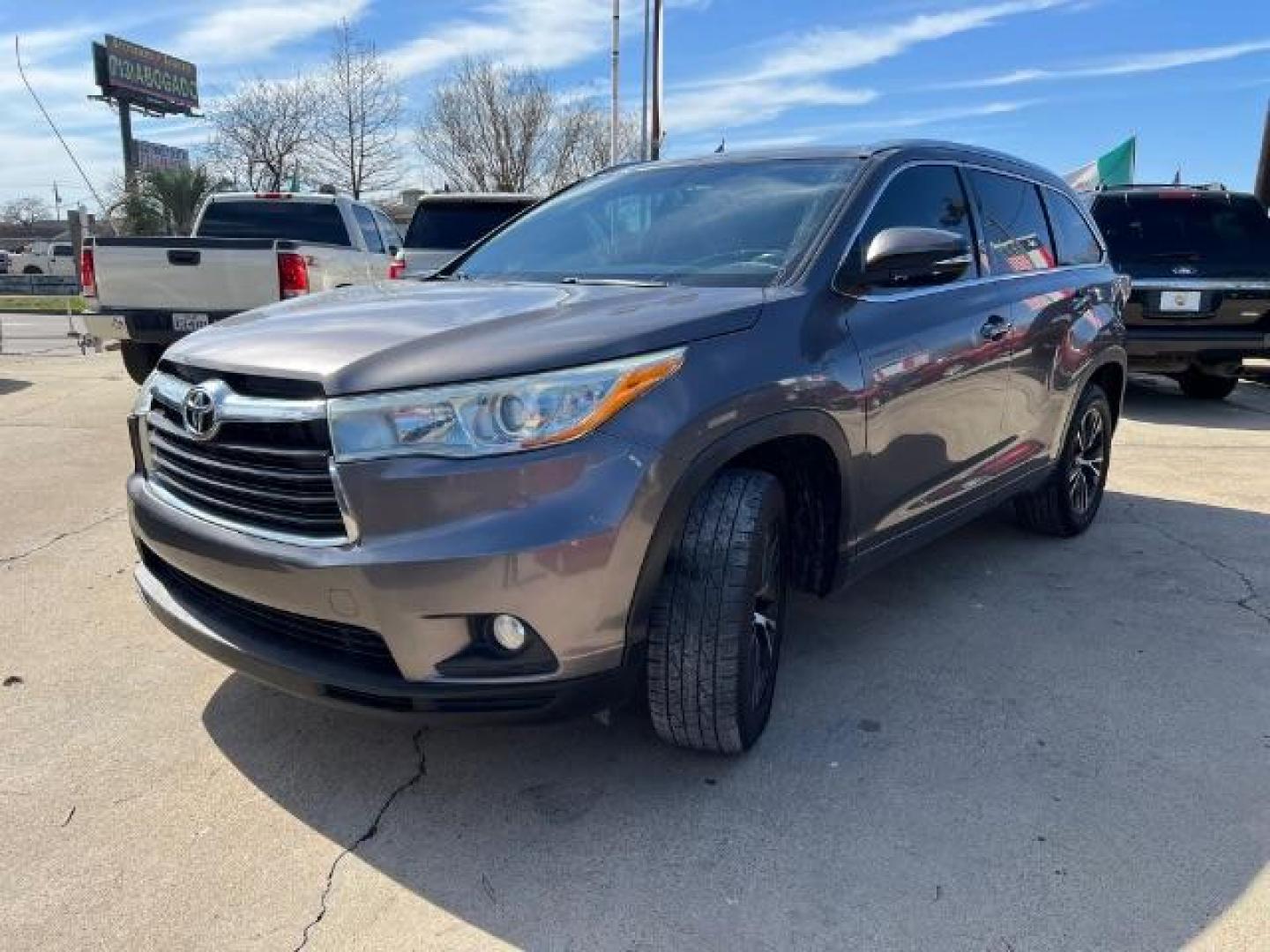 2016 Predawn Gray Mica Toyota Highlander XLE Sport Utility 4D (5TDKKRFHXGS) with an V6, 3.5 Liter engine, Auto, 6-Spd transmission, located at 7935 Gulf Freeway, Houston, 77017, (832) 266-1645, 29.684393, -95.275665 - Photo#2
