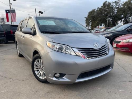 2015 TOYOTA SIENNA VAN