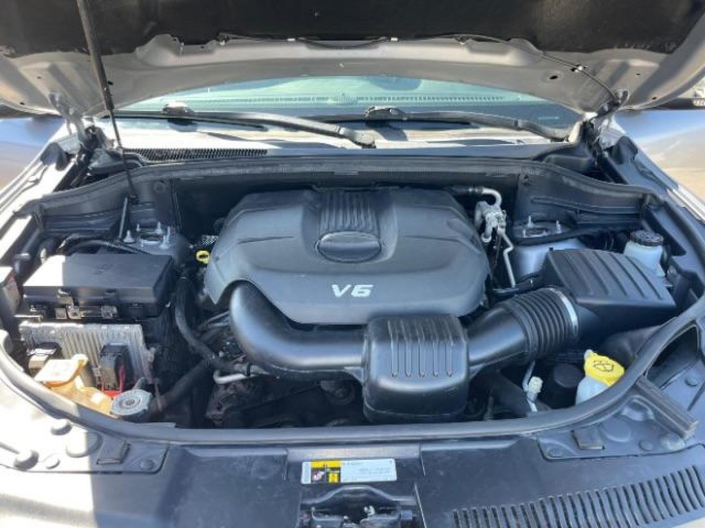 2015 Granite Crystal Metallic Clearcoat Dodge Durango Limited (1C4RDHDGXFC) with an 3.6L V-6 DOHC engine, located at 7935 Gulf Freeway, Houston, 77017, (832) 266-1645, 29.684393, -95.275665 - Photo#14