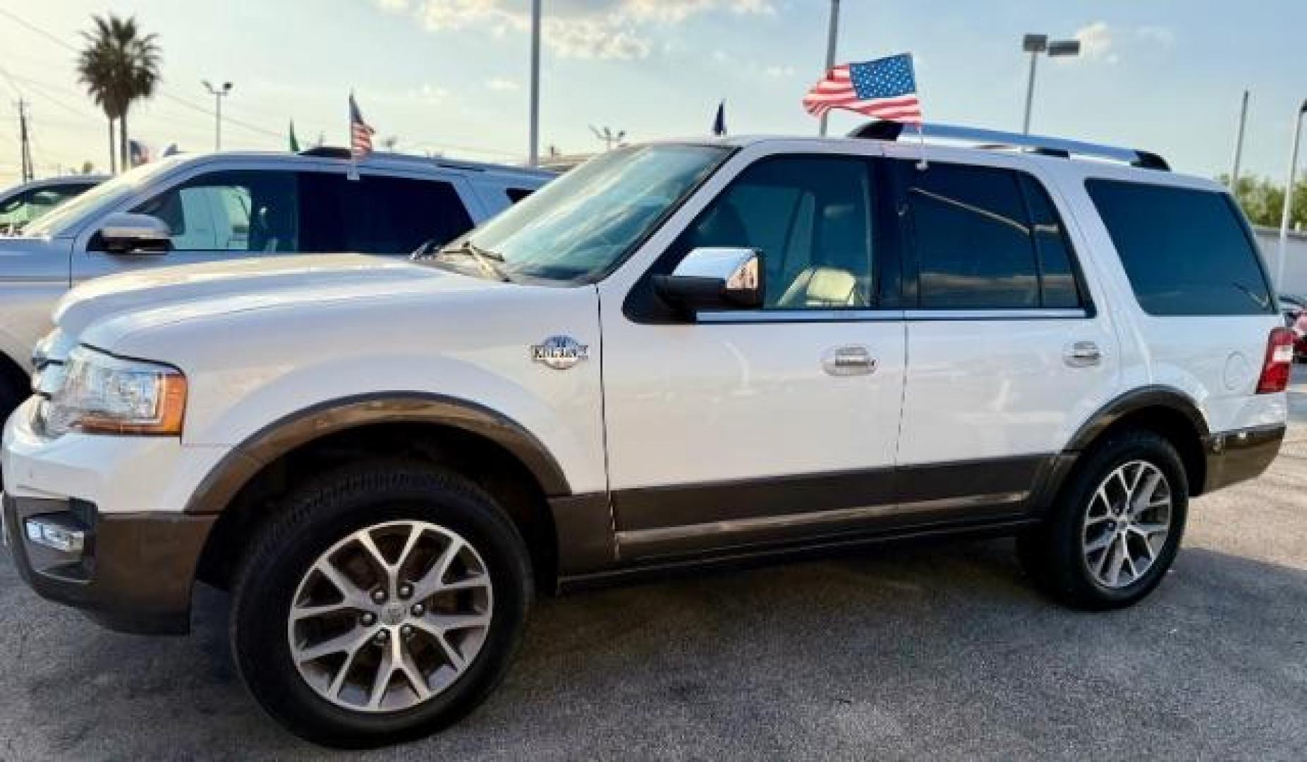 2017 White Platinum Metallic Tri-Coat /Mesa w/Ebony Ford Expedition King Ranch (1FMJU1HT8HE) with an EcoBoost 3.5L V-6 gasoline direct injection engine, located at 4545 Spencer Hwy., Pasadena, 77504, (832) 266-1645, 29.666037, -95.173775 - Photo#0