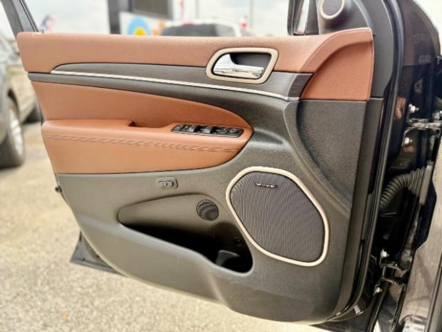 2015 Brilliant Black Crystal Pearlcoat /Black/Dark Sienna Brown Jeep Grand Cherokee Summit (1C4RJFJG4FC) with an 3.6L V-6 DOHC engine, located at 4545 Spencer Hwy., Pasadena, 77504, (832) 266-1645, 29.666037, -95.173775 - Photo#13
