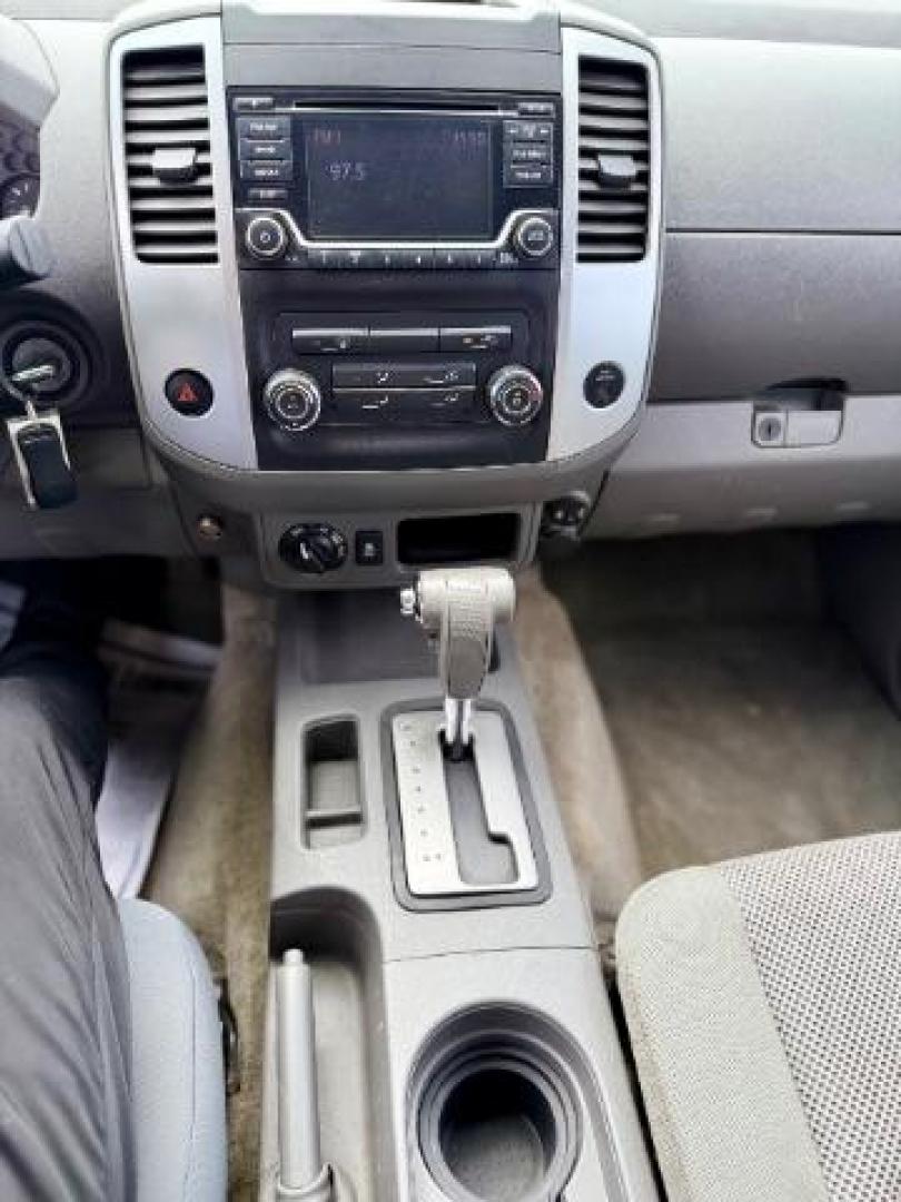 2018 Glacier White /Beige Nissan Frontier SV (1N6AD0EV8JN) with an VQ 4L V-6 DOHC engine, located at 4545 Spencer Hwy., Pasadena, 77504, (832) 266-1645, 29.666037, -95.173775 - Photo#9