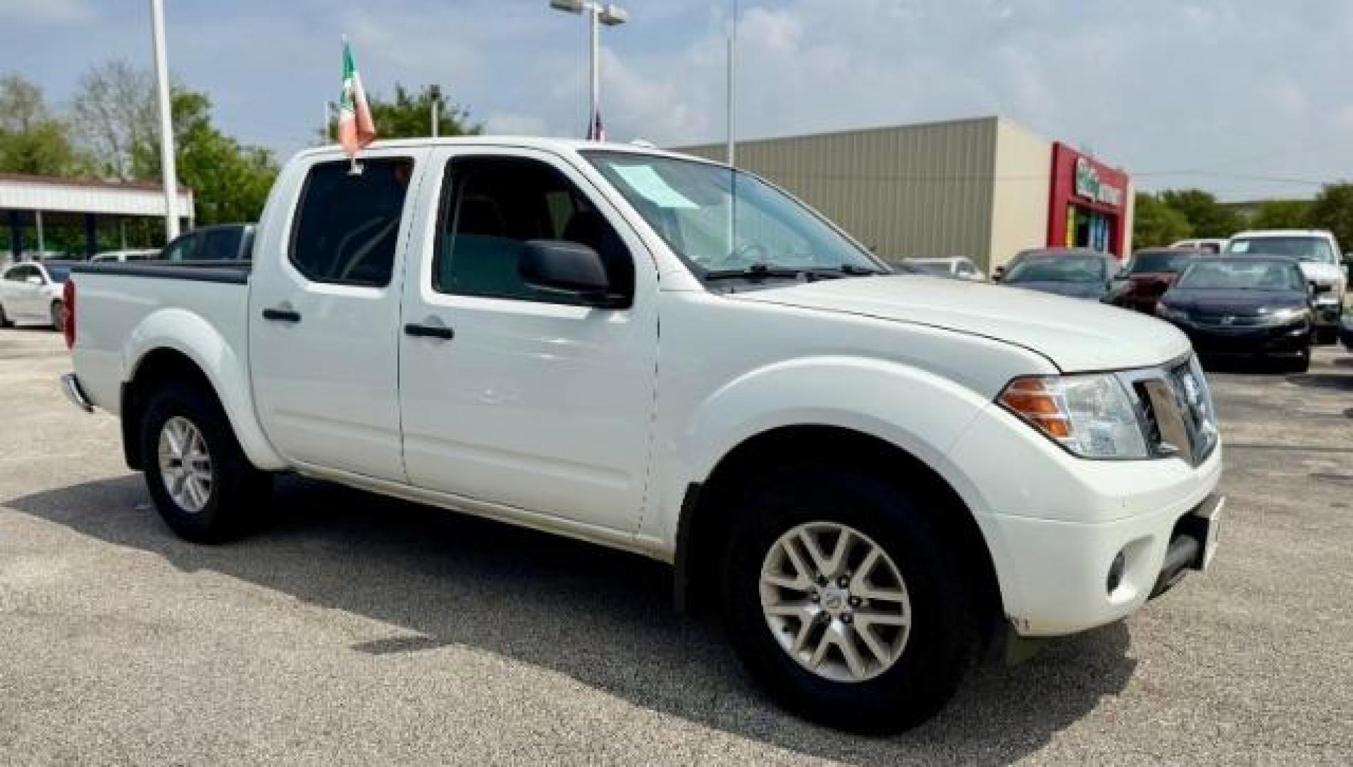 2018 Glacier White /Beige Nissan Frontier SV (1N6AD0EV8JN) with an VQ 4L V-6 DOHC engine, located at 4545 Spencer Hwy., Pasadena, 77504, (832) 266-1645, 29.666037, -95.173775 - Photo#2