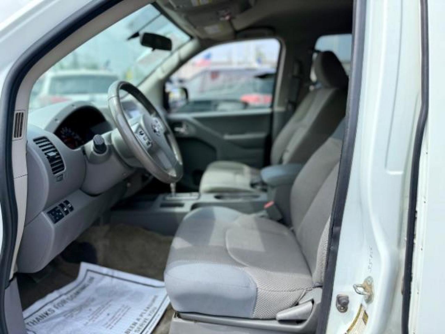 2018 Glacier White /Beige Nissan Frontier SV (1N6AD0EV8JN) with an VQ 4L V-6 DOHC engine, located at 4545 Spencer Hwy., Pasadena, 77504, (832) 266-1645, 29.666037, -95.173775 - Photo#6