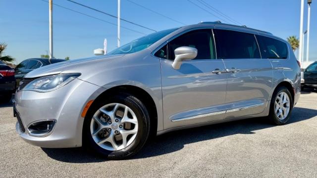 photo of 2017 Chrysler Pacifica Touring-L Plus