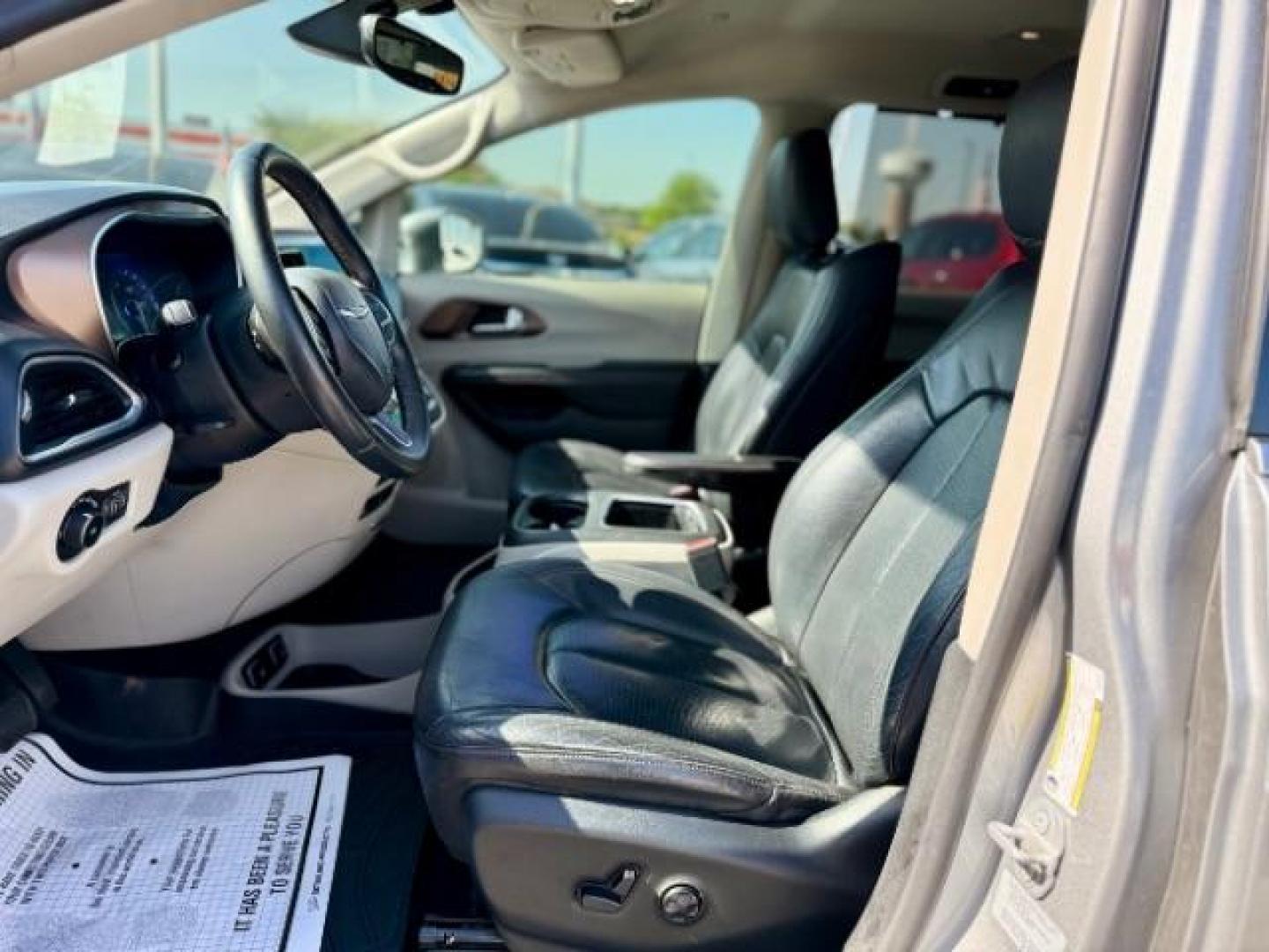 2017 Chrysler Pacifica Touring-L Plus (2C4RC1EG5HR) , located at 4545 Spencer Hwy., Pasadena, 77504, (832) 266-1645, 29.666037, -95.173775 - Photo#9