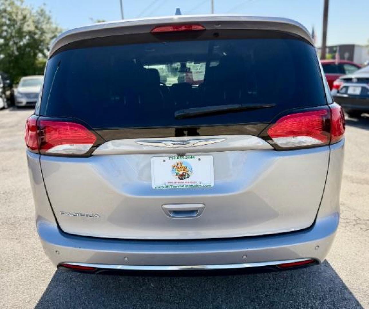2017 Chrysler Pacifica Touring-L Plus (2C4RC1EG5HR) , located at 4545 Spencer Hwy., Pasadena, 77504, (832) 266-1645, 29.666037, -95.173775 - Photo#4