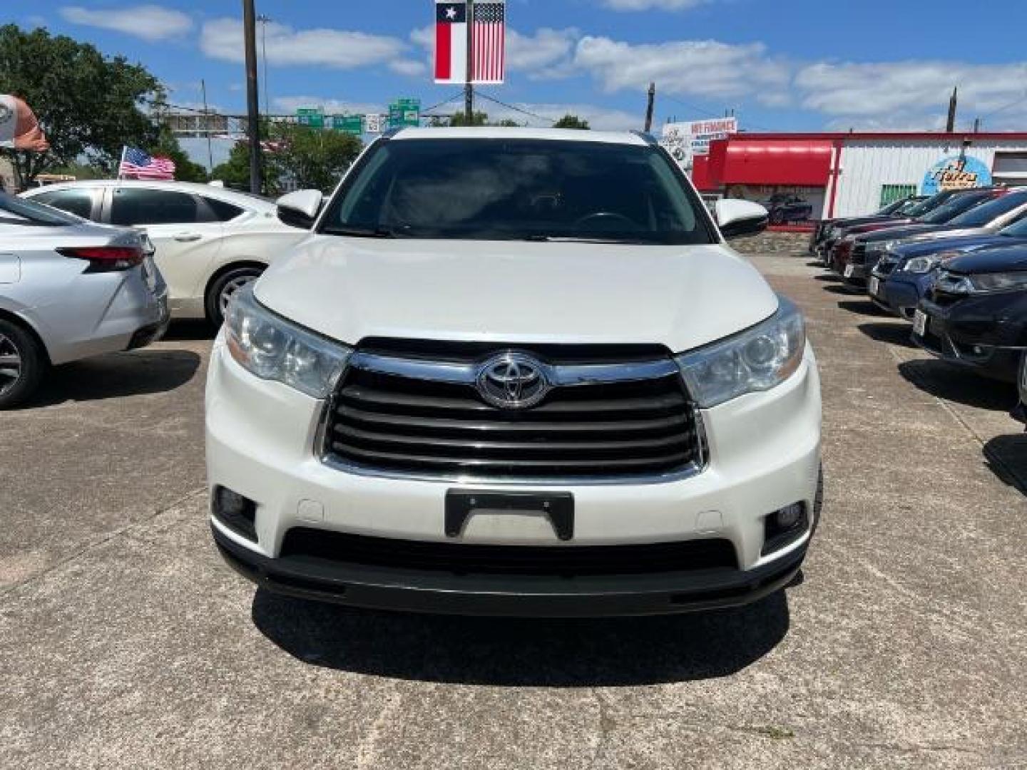 2014 Blizzard Pearl Toyota Highlander XLE V6 (5TDKKRFH8ES) with an 3.5L V-6 DOHC engine, located at 7935 Gulf Freeway, Houston, 77017, (832) 266-1645, 29.684393, -95.275665 - Photo#1