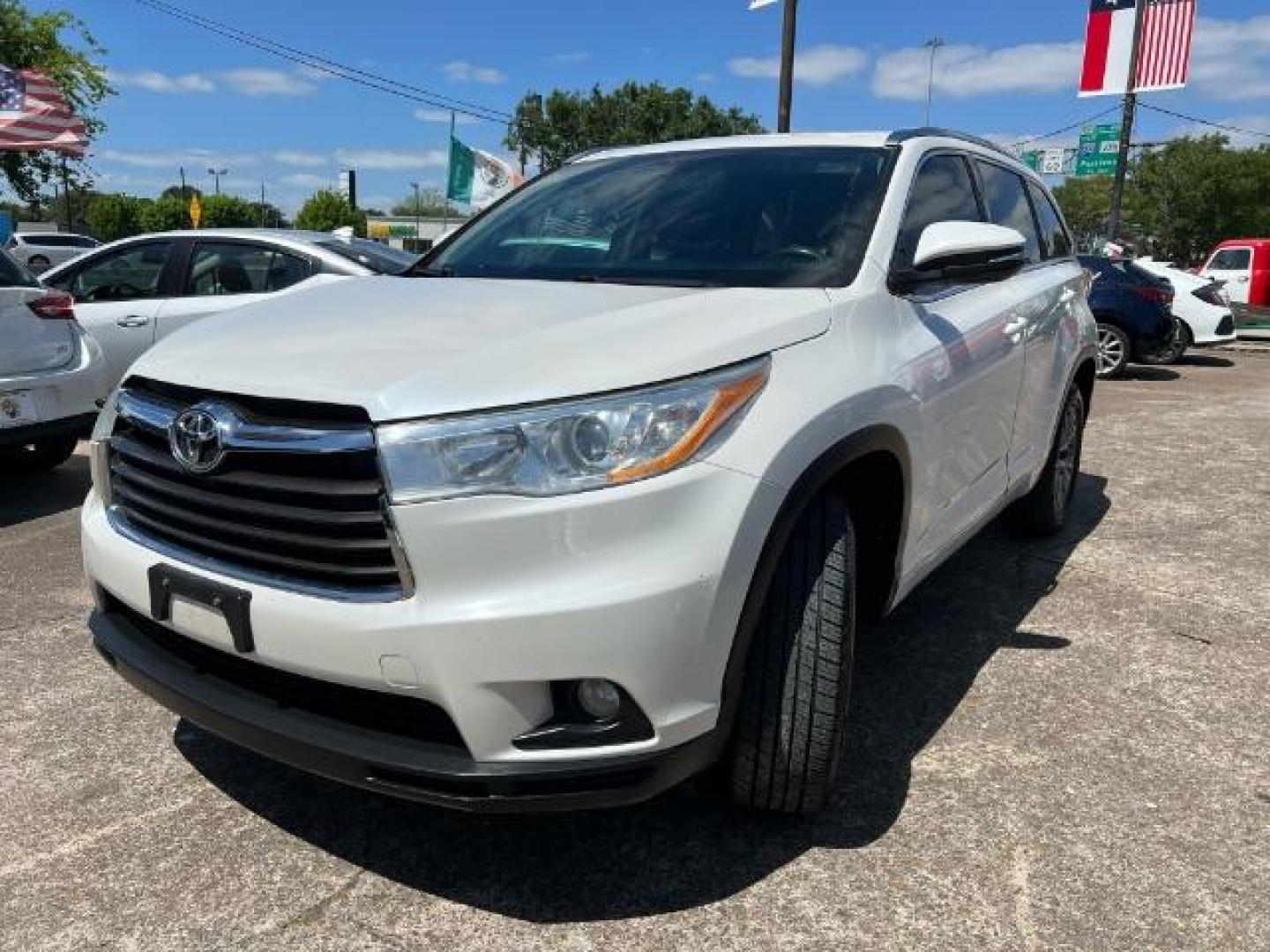 2014 Blizzard Pearl Toyota Highlander XLE V6 (5TDKKRFH8ES) with an 3.5L V-6 DOHC engine, located at 7935 Gulf Freeway, Houston, 77017, (832) 266-1645, 29.684393, -95.275665 - Photo#2