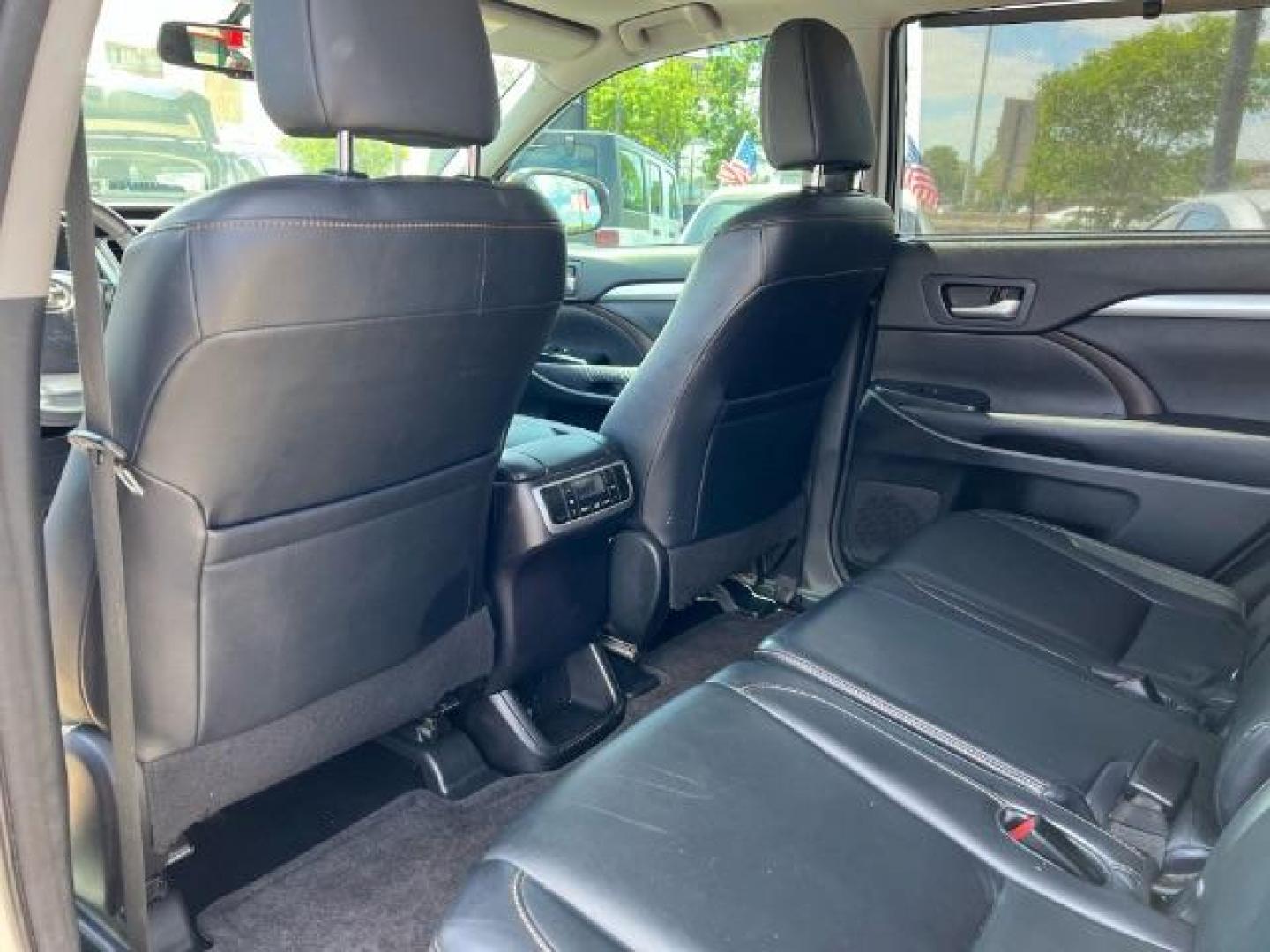 2014 Blizzard Pearl Toyota Highlander XLE V6 (5TDKKRFH8ES) with an 3.5L V-6 DOHC engine, located at 7935 Gulf Freeway, Houston, 77017, (832) 266-1645, 29.684393, -95.275665 - Photo#9