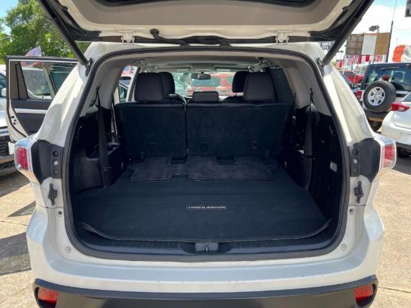 2014 Blizzard Pearl Toyota Highlander XLE V6 (5TDKKRFH8ES) with an 3.5L V-6 DOHC engine, located at 7935 Gulf Freeway, Houston, 77017, (832) 266-1645, 29.684393, -95.275665 - Photo#15