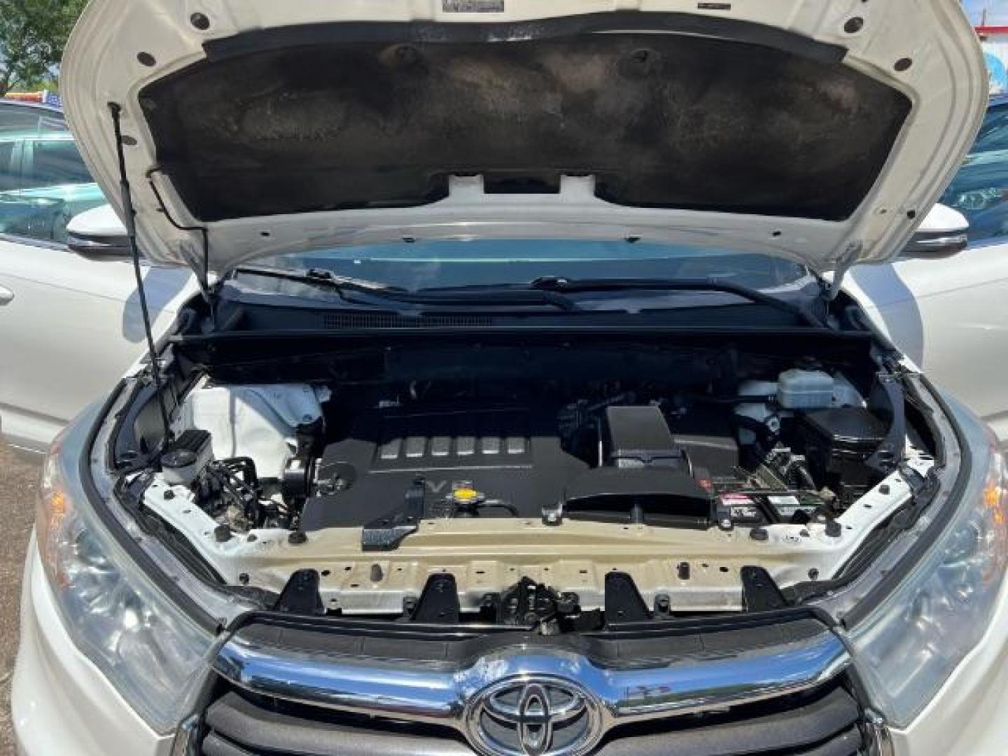 2014 Blizzard Pearl Toyota Highlander XLE V6 (5TDKKRFH8ES) with an 3.5L V-6 DOHC engine, located at 7935 Gulf Freeway, Houston, 77017, (832) 266-1645, 29.684393, -95.275665 - Photo#16