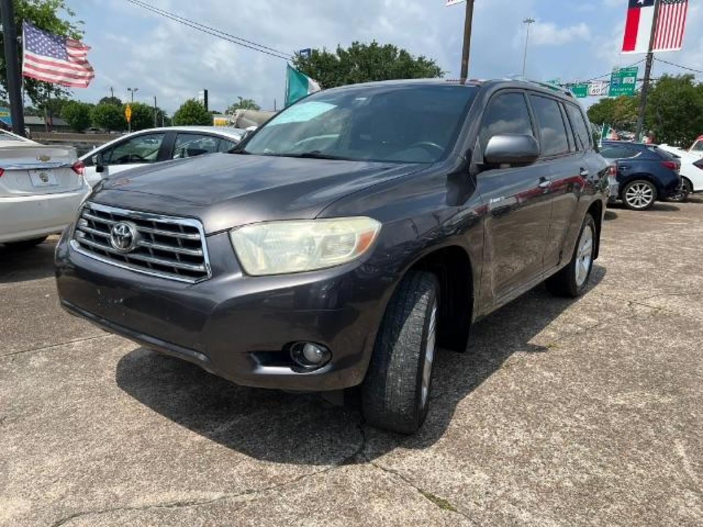 2009 Magnetic Gray Metallic Toyota Highlander Limited (JTEDS42A792) with an 3.5L V-6 DOHC engine, located at 7935 Gulf Freeway, Houston, 77017, (832) 266-1645, 29.684393, -95.275665 - Photo#2