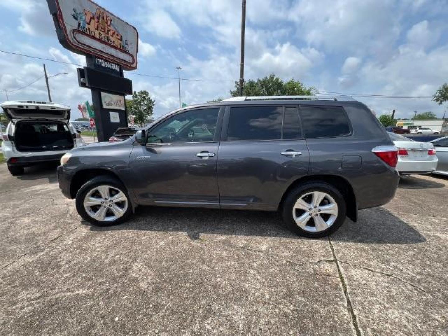 2009 Magnetic Gray Metallic Toyota Highlander Limited (JTEDS42A792) with an 3.5L V-6 DOHC engine, located at 7935 Gulf Freeway, Houston, 77017, (832) 266-1645, 29.684393, -95.275665 - Photo#3