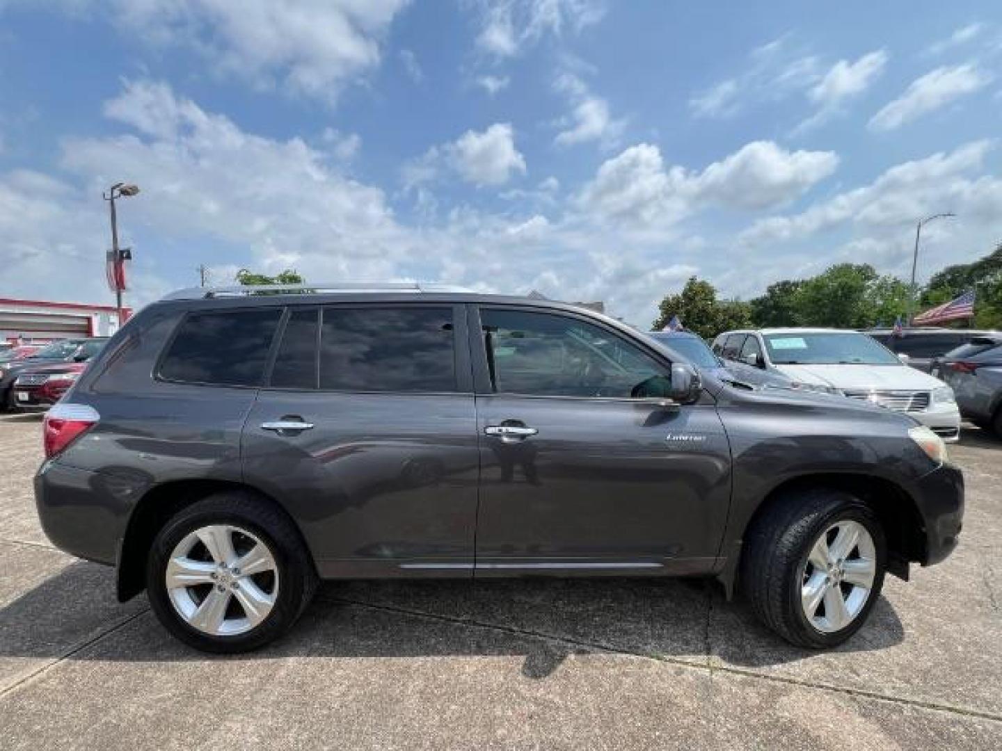 2009 Magnetic Gray Metallic Toyota Highlander Limited (JTEDS42A792) with an 3.5L V-6 DOHC engine, located at 7935 Gulf Freeway, Houston, 77017, (832) 266-1645, 29.684393, -95.275665 - Photo#7