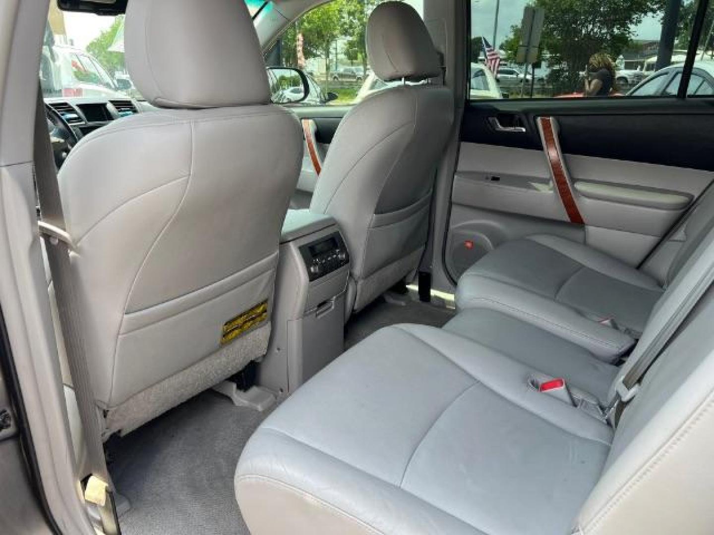 2009 Magnetic Gray Metallic Toyota Highlander Limited (JTEDS42A792) with an 3.5L V-6 DOHC engine, located at 7935 Gulf Freeway, Houston, 77017, (832) 266-1645, 29.684393, -95.275665 - Photo#9