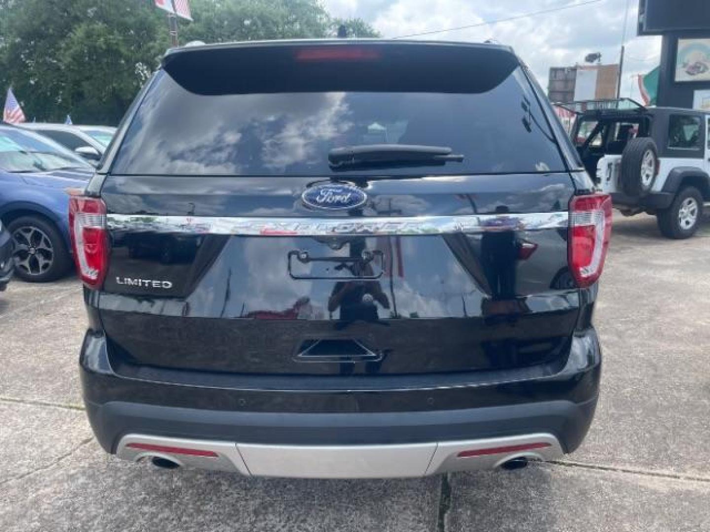 2017 Shadow Black Ford Explorer Limited (1FM5K7FH5HG) with an 3.5L V-6 DOHC engine, located at 7935 Gulf Freeway, Houston, 77017, (832) 266-1645, 29.684393, -95.275665 - Photo#5