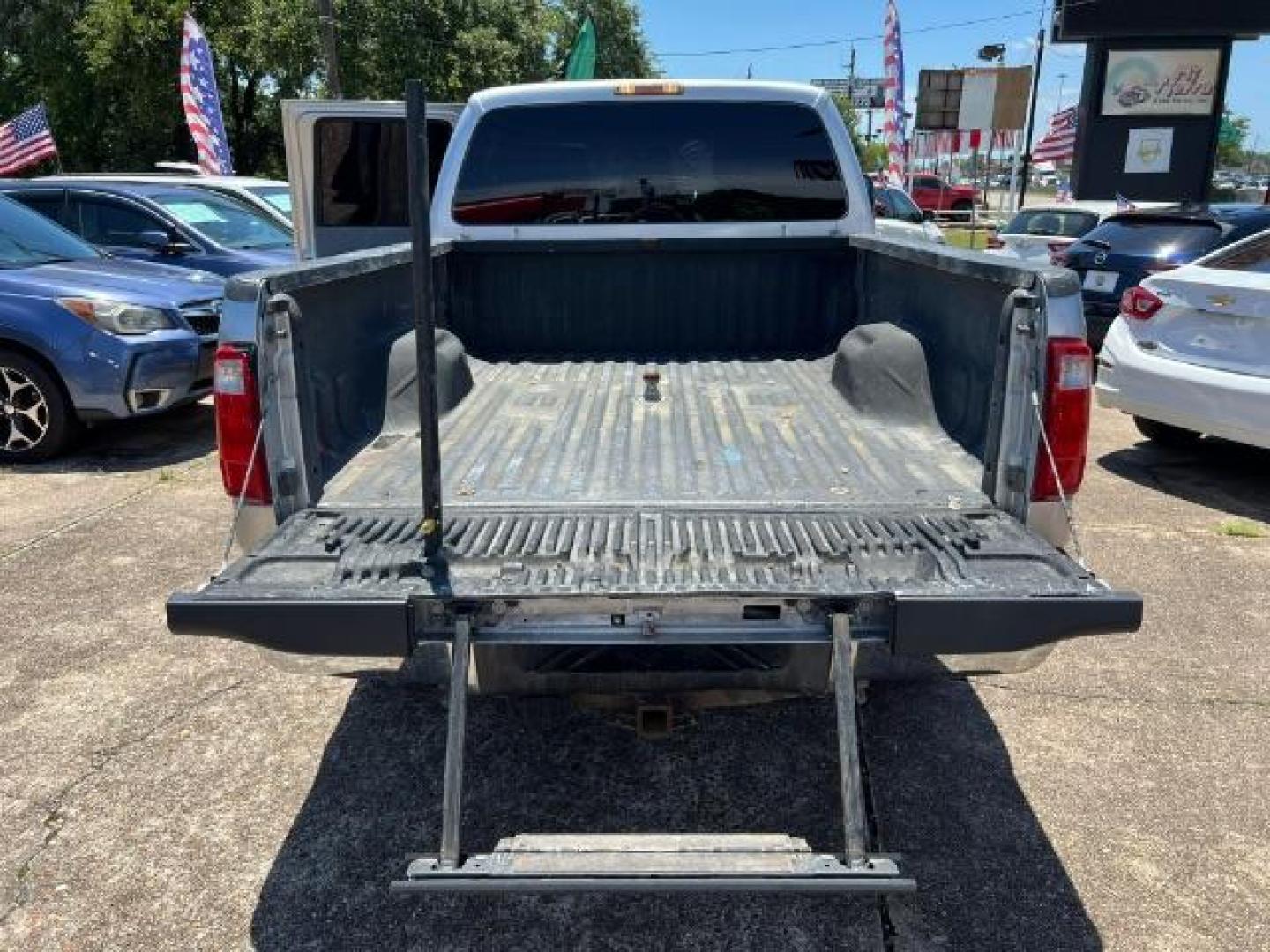 2015 Ingot Silver Metallic Ford F-250 SD XLT Crew Cab 4WD (1FT7W2B68FE) with an 6.2L V8 OHV 16V engine, 6-Speed Automatic transmission, located at 7935 Gulf Freeway, Houston, 77017, (832) 266-1645, 29.684393, -95.275665 - Photo#12