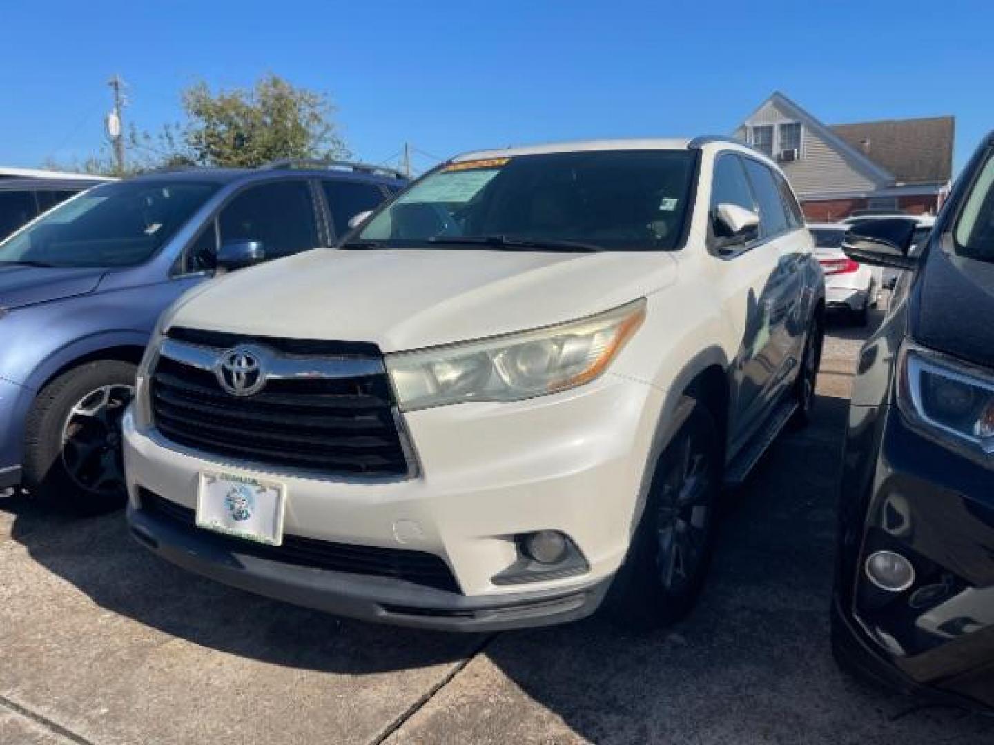 2015 Blizzard Pearl Toyota Highlander XLE V6 (5TDKKRFH7FS) with an 3.5L V-6 DOHC engine, located at 7935 Gulf Freeway, Houston, 77017, (832) 266-1645, 29.684393, -95.275665 - Photo#1