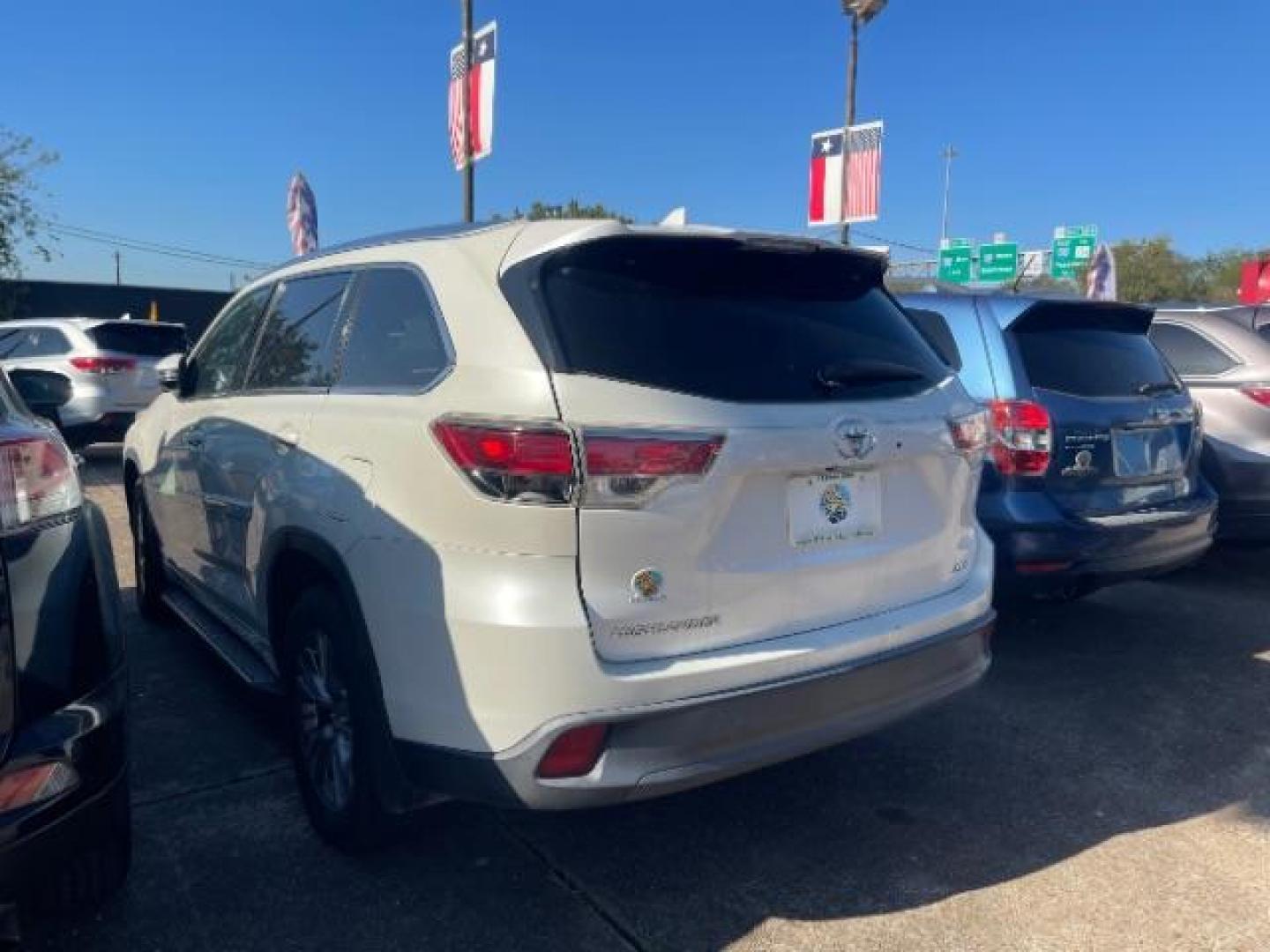 2015 Blizzard Pearl Toyota Highlander XLE V6 (5TDKKRFH7FS) with an 3.5L V-6 DOHC engine, located at 7935 Gulf Freeway, Houston, 77017, (832) 266-1645, 29.684393, -95.275665 - Photo#2
