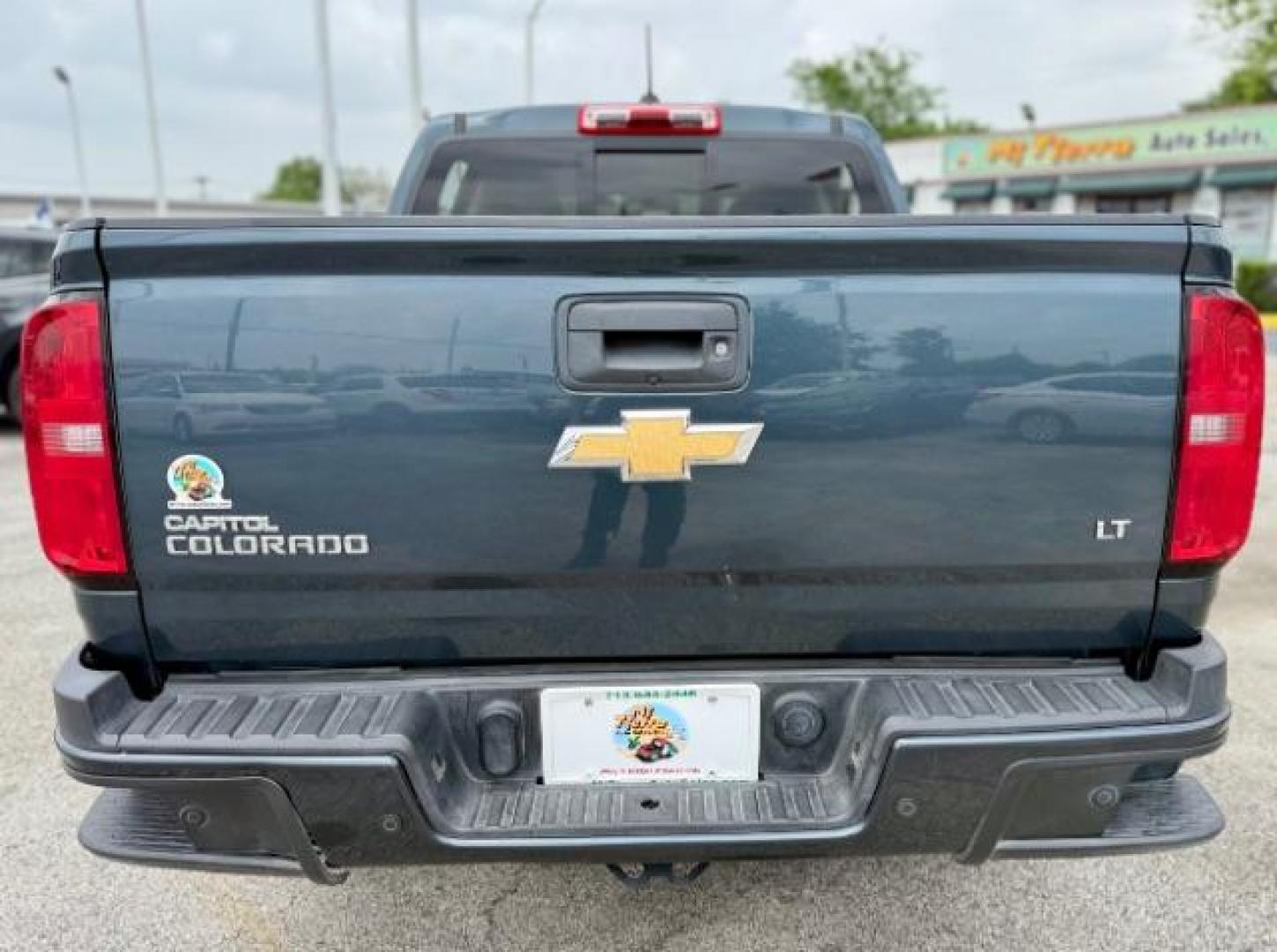 2020 Satin Steel Metallic /Jet Black Chevrolet Colorado 2WD Crew Cab Short Box LT (1GCGSCEA8L1) with an 2.5L I-4 gasoline direct injection engine, located at 4545 Spencer Hwy., Pasadena, 77504, (832) 266-1645, 29.666037, -95.173775 - Photo#3