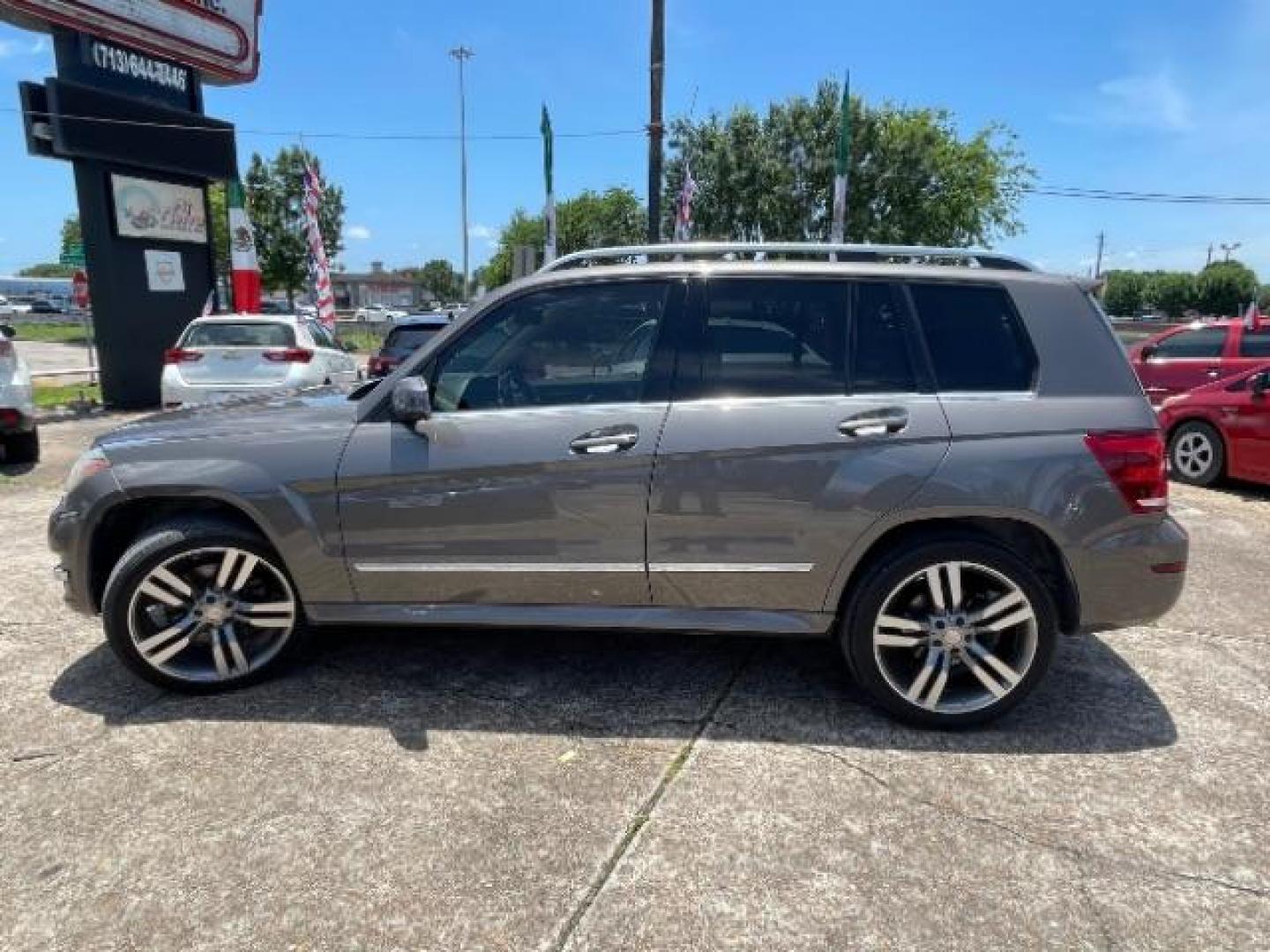 2015 Dolomite Brown Metallic Mercedes-Benz GLK-Class GLK350 (WDCGG5HB7FG) with an 3.5L V6 DOHC 24V engine, 7-Speed Automatic transmission, located at 7935 Gulf Freeway, Houston, 77017, (832) 266-1645, 29.684393, -95.275665 - Photo#3