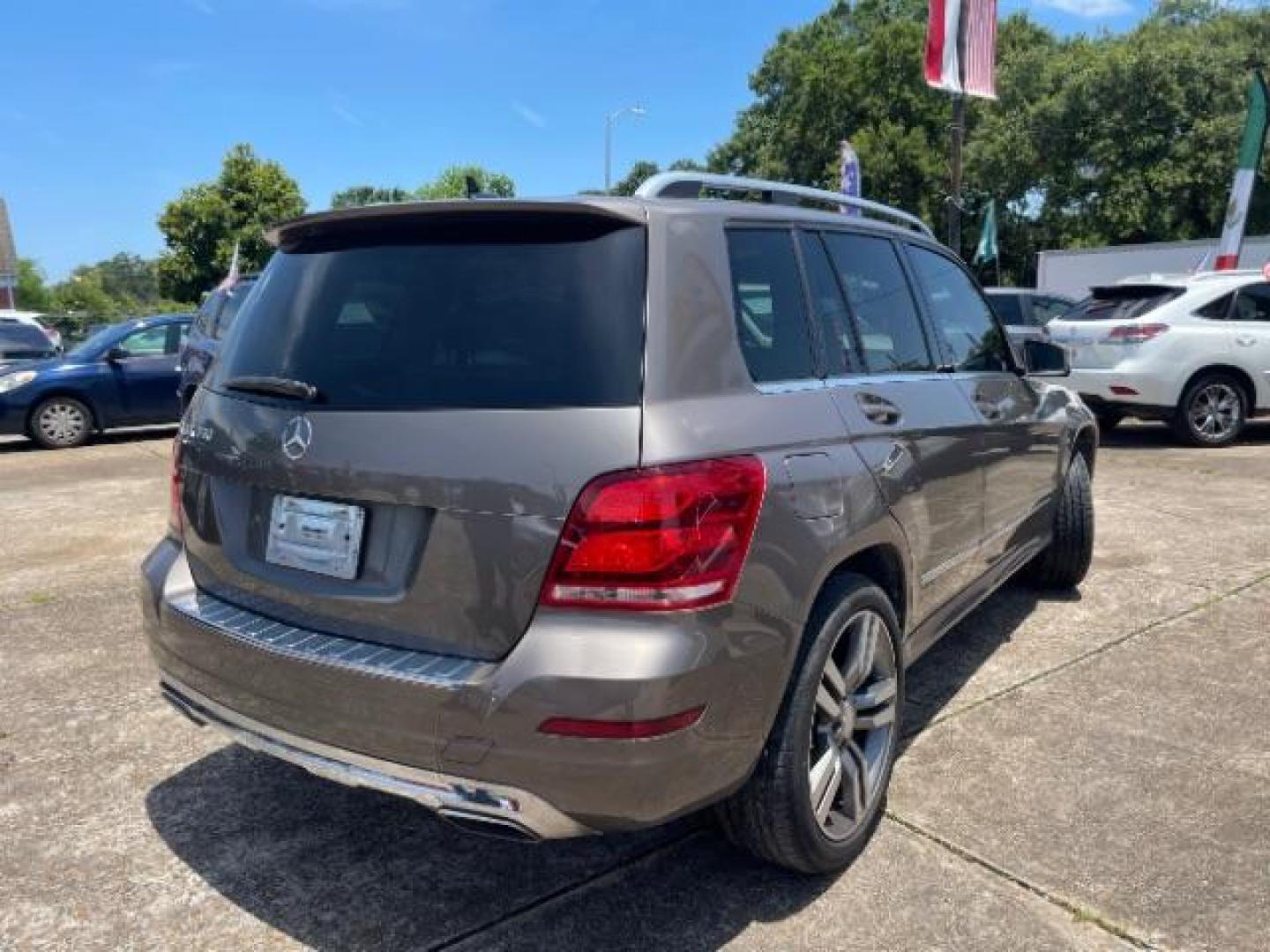2015 Dolomite Brown Metallic Mercedes-Benz GLK-Class GLK350 (WDCGG5HB7FG) with an 3.5L V6 DOHC 24V engine, 7-Speed Automatic transmission, located at 7935 Gulf Freeway, Houston, 77017, (832) 266-1645, 29.684393, -95.275665 - Photo#6