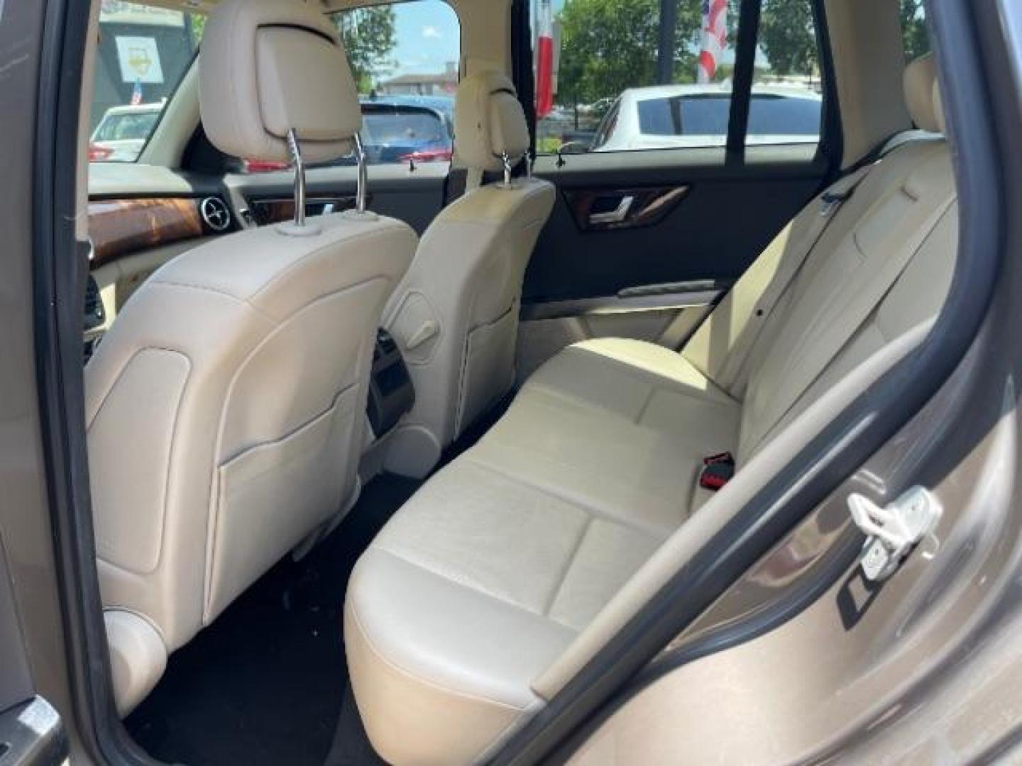 2015 Dolomite Brown Metallic Mercedes-Benz GLK-Class GLK350 (WDCGG5HB7FG) with an 3.5L V6 DOHC 24V engine, 7-Speed Automatic transmission, located at 7935 Gulf Freeway, Houston, 77017, (832) 266-1645, 29.684393, -95.275665 - Photo#9
