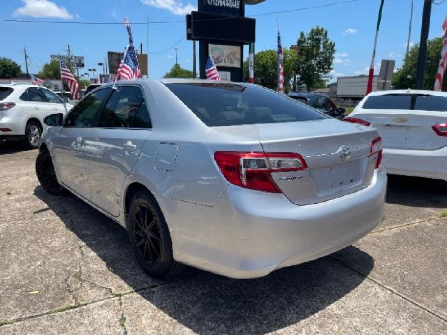 2014 Classic Silver Metallic Toyota Camry LE (4T4BF1FK8ER) with an 2.5L I-4 DOHC engine, located at 7935 Gulf Freeway, Houston, 77017, (832) 266-1645, 29.684393, -95.275665 - Photo#4