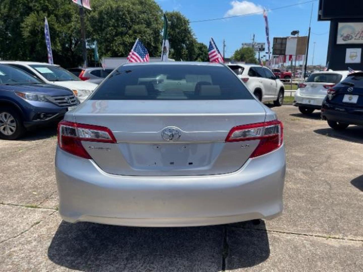2014 Classic Silver Metallic Toyota Camry LE (4T4BF1FK8ER) with an 2.5L I-4 DOHC engine, located at 7935 Gulf Freeway, Houston, 77017, (832) 266-1645, 29.684393, -95.275665 - Photo#5