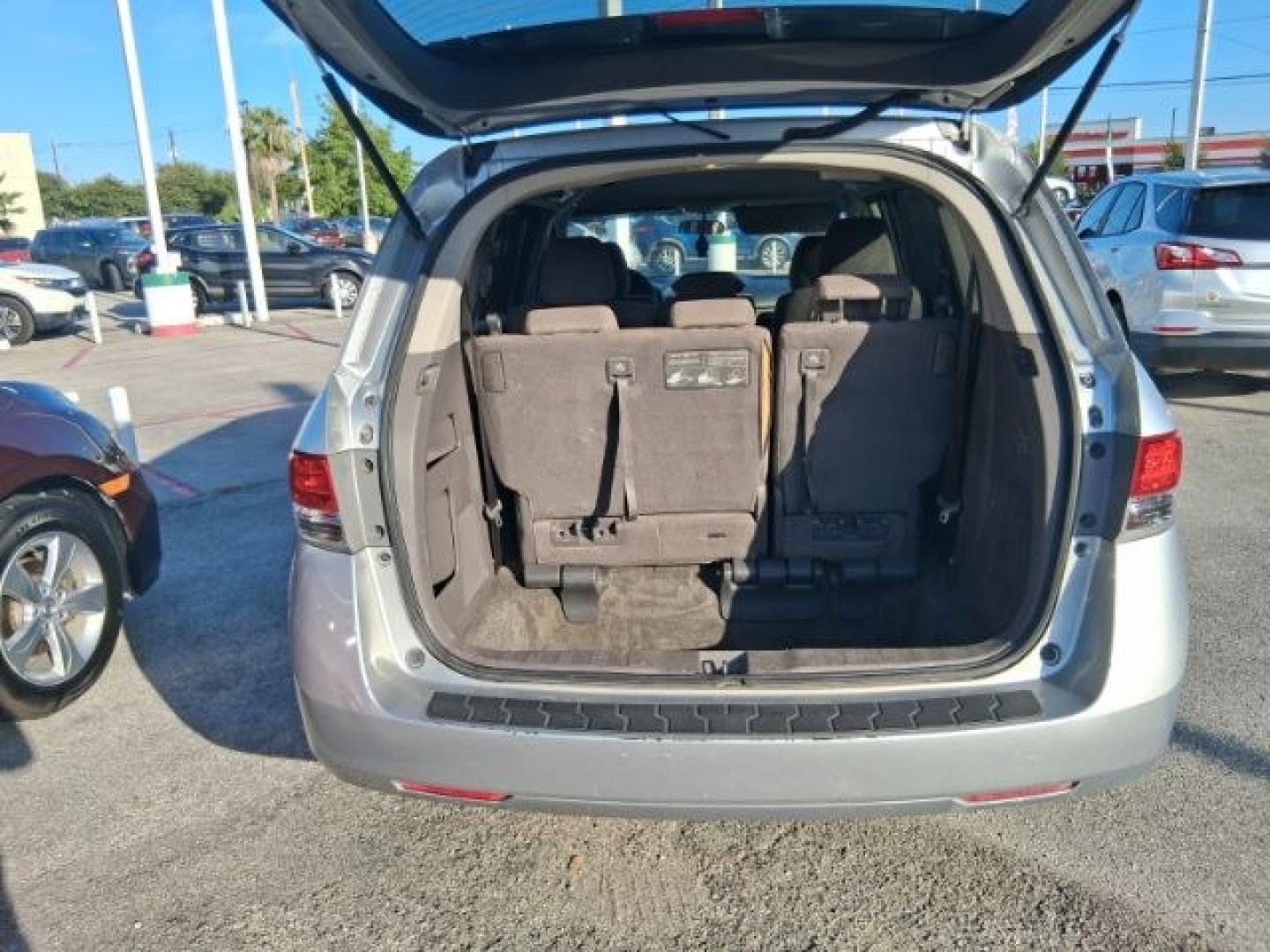 2015 Alabaster Silver Met /Gray Honda Odyssey EX (5FNRL5H49FB) with an 3.5L V-6 i-VTEC vari engine, Automatic transmission, located at 4545 Spencer Hwy., Pasadena, 77504, (832) 266-1645, 29.666037, -95.173775- Photo#5