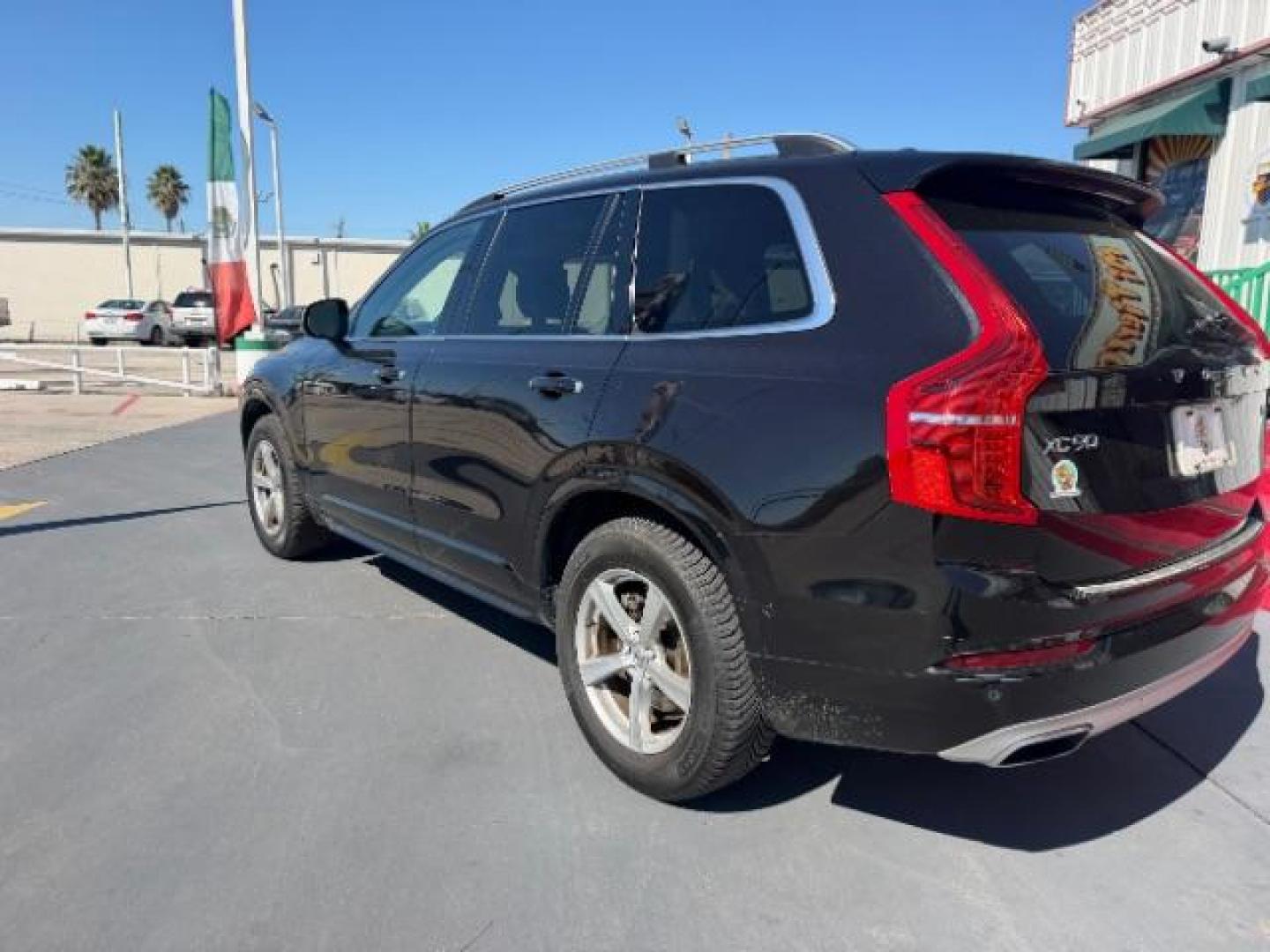 2017 Onyx Black Metallic /Charcoal Volvo XC90 T5 Momentum (YV4102KK8H1) with an Drive-E 2L I-4 gasoline direct injection engine, located at 4545 Spencer Hwy., Pasadena, 77504, (832) 266-1645, 29.666037, -95.173775 - Photo#7