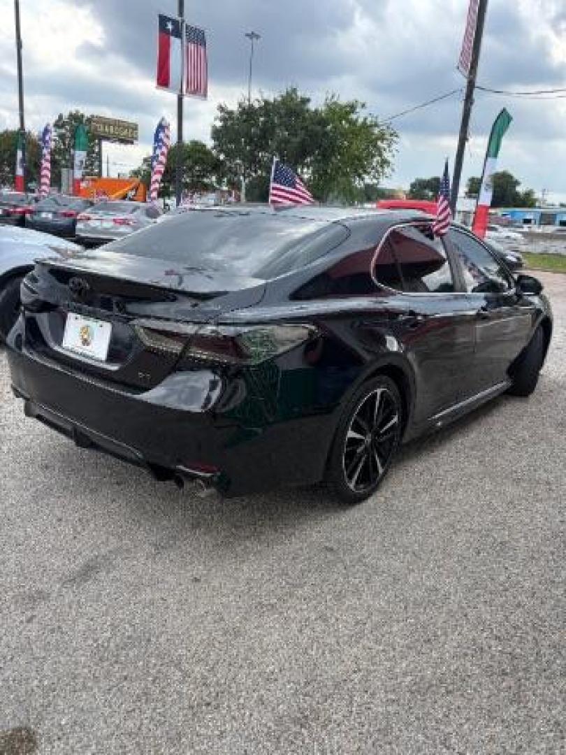 2018 Midnight Black Metallic Toyota Camry SE (4T1B11HK9JU) with an 2.5L I-4 port/direct injection engine, located at 7935 Gulf Freeway, Houston, 77017, (832) 266-1645, 29.684393, -95.275665 - Photo#6