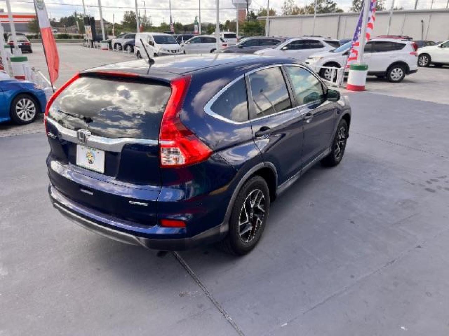 2016 Obsidian Blue Pearl /Beige Honda CR-V SE (2HKRM3H44GH) with an 2.4L I-4 gasoline direct injection engine, located at 4545 Spencer Hwy., Pasadena, 77504, (832) 266-1645, 29.666037, -95.173775 - Photo#3